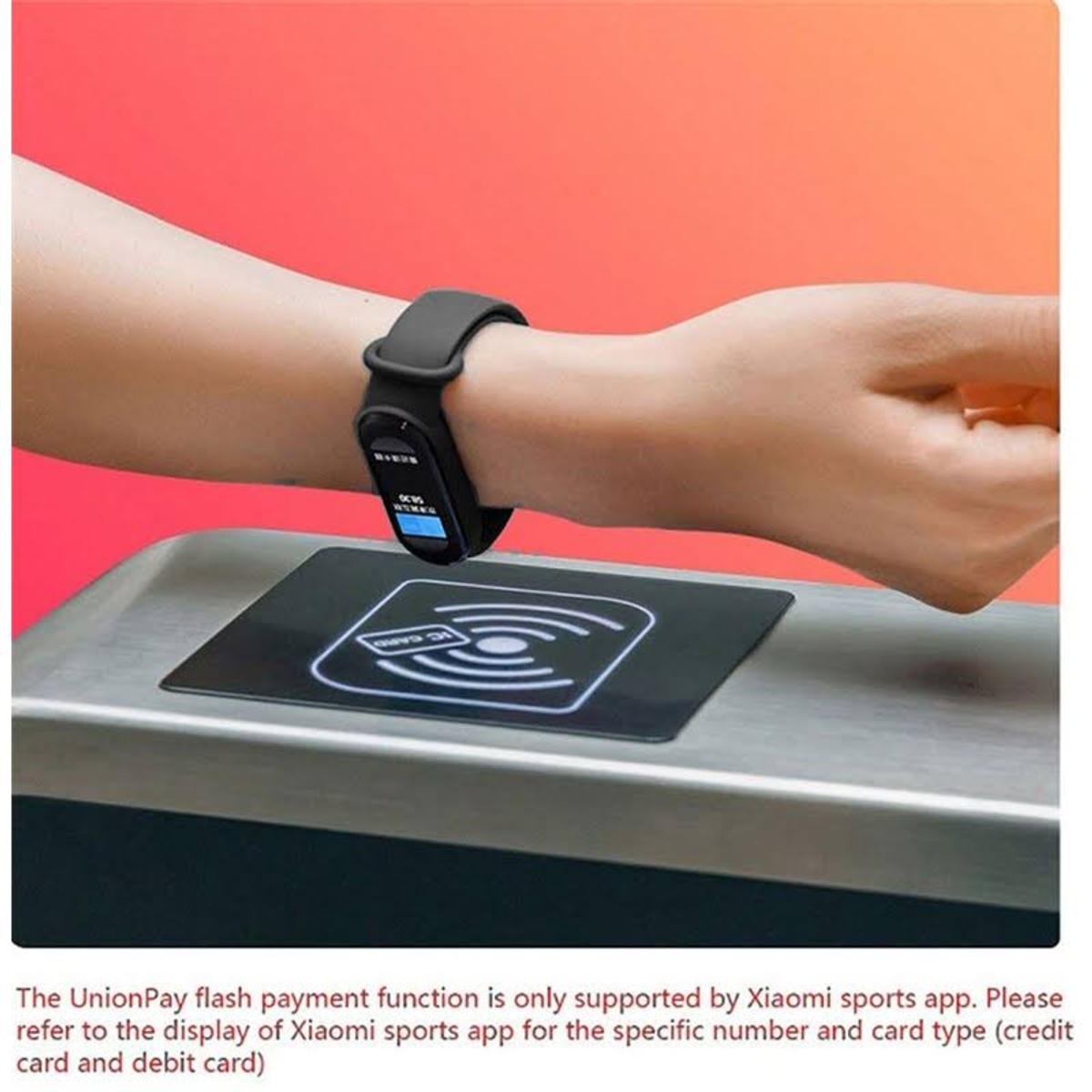 Osoba używająca czarnego smartwatcha z ekranem płatności na czytniku kart.