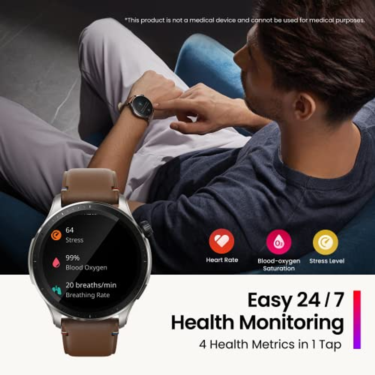 Uno smartwatch mostra le metriche di salute. Un uomo è seduto su un divano. L'orologio mostra i dati sull'ossigeno e lo stress.