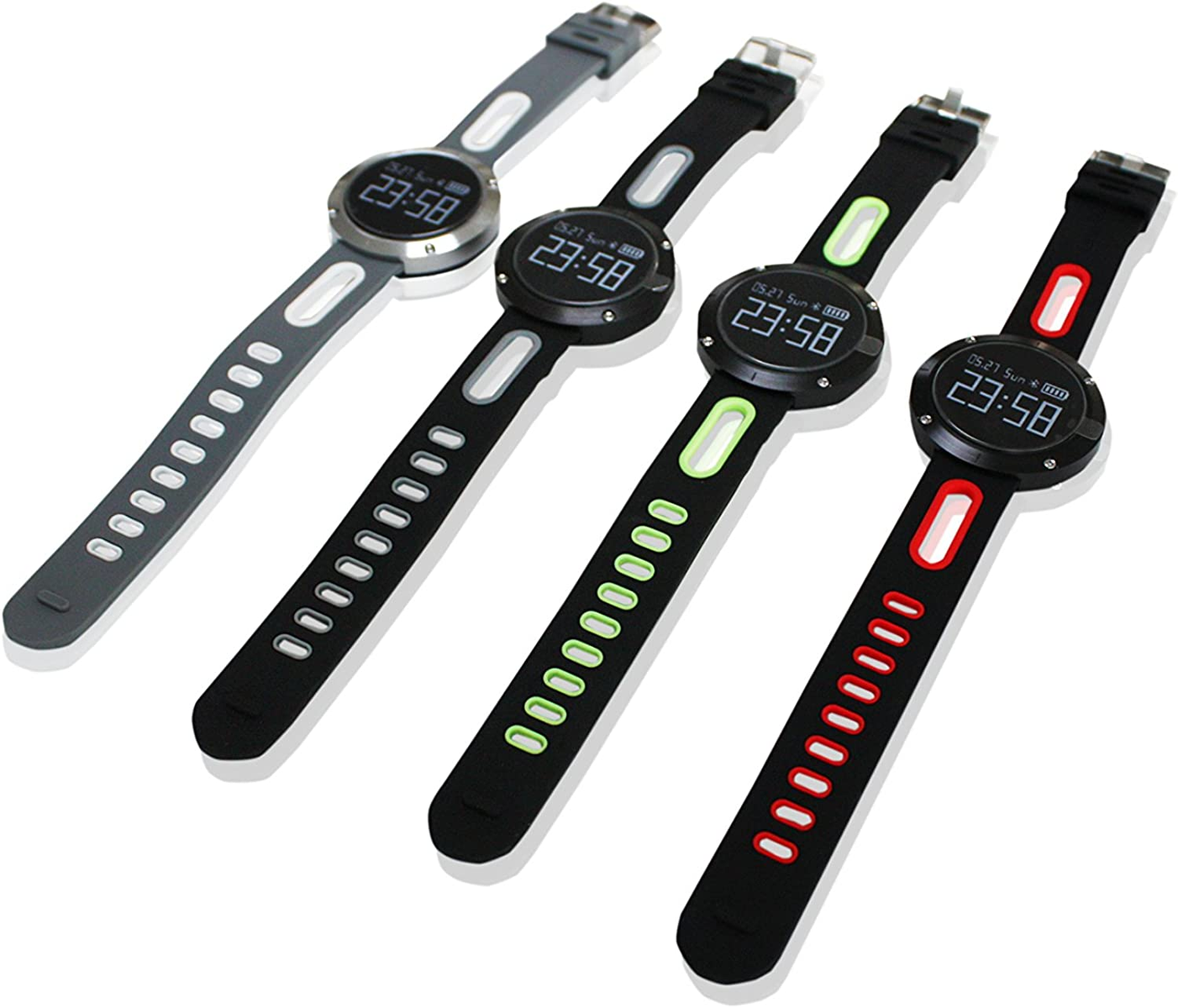 Quattro fitness tracker con cinturini colorati diversi. Tutti mostrano l'ora, colori vari.