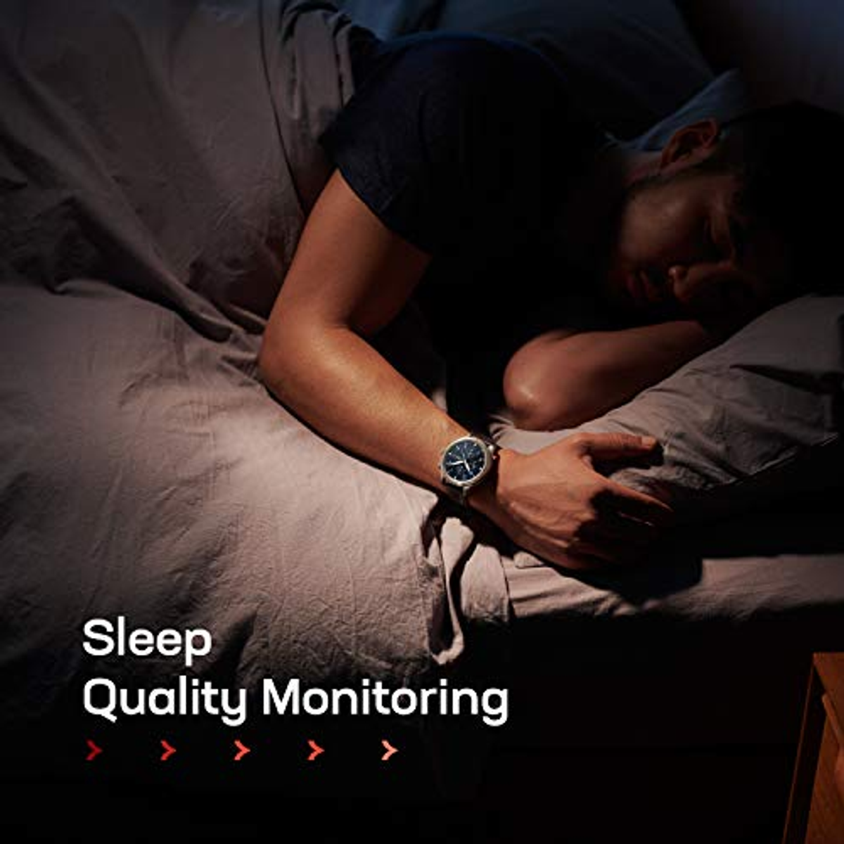 Ein Mann schläft im Bett mit einer Uhr, darunter der Text 'Schlafqualitätsüberwachung'.