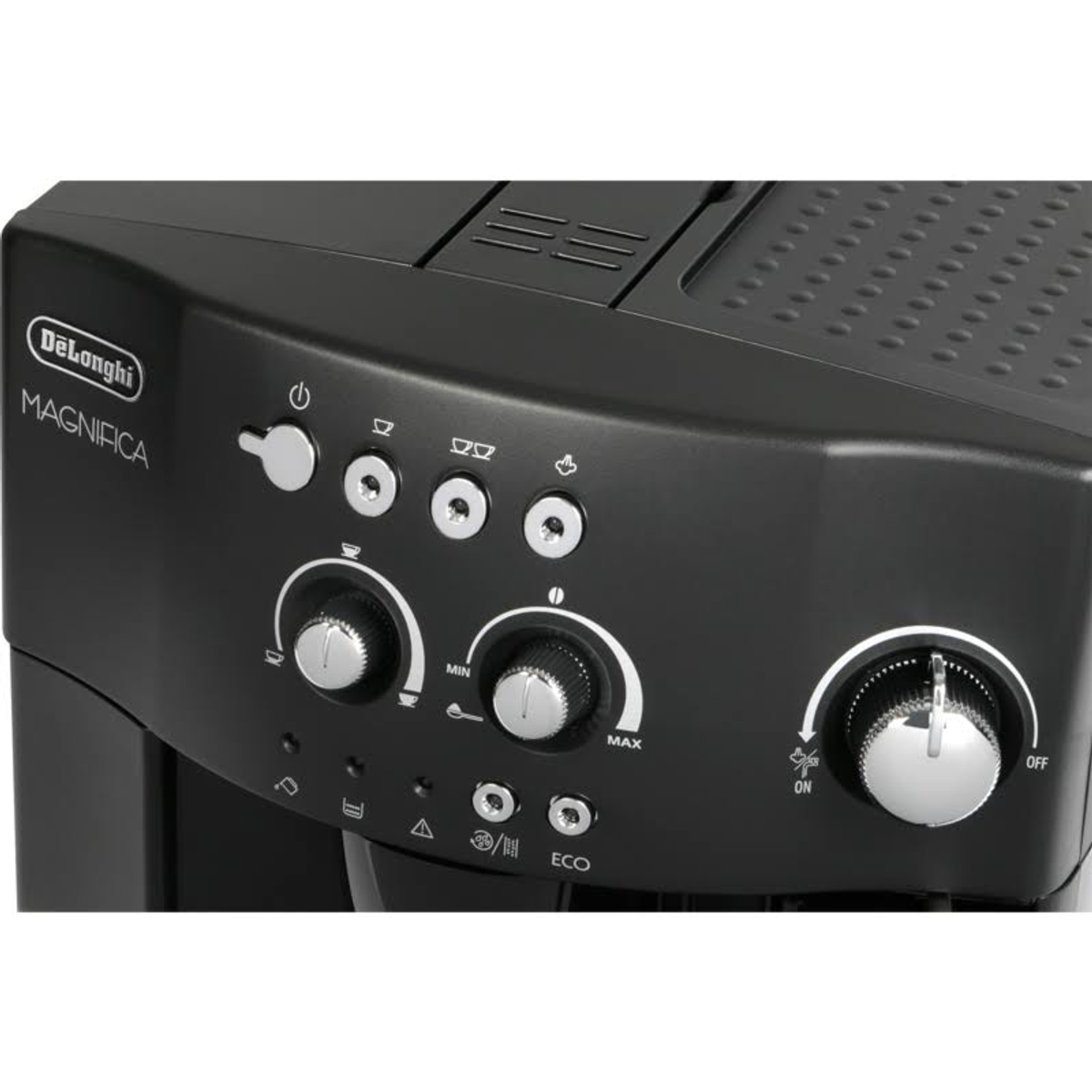 Primer plano del panel de control de una cafetera espresso negra Delonghi Magnifica. Botones visibles.