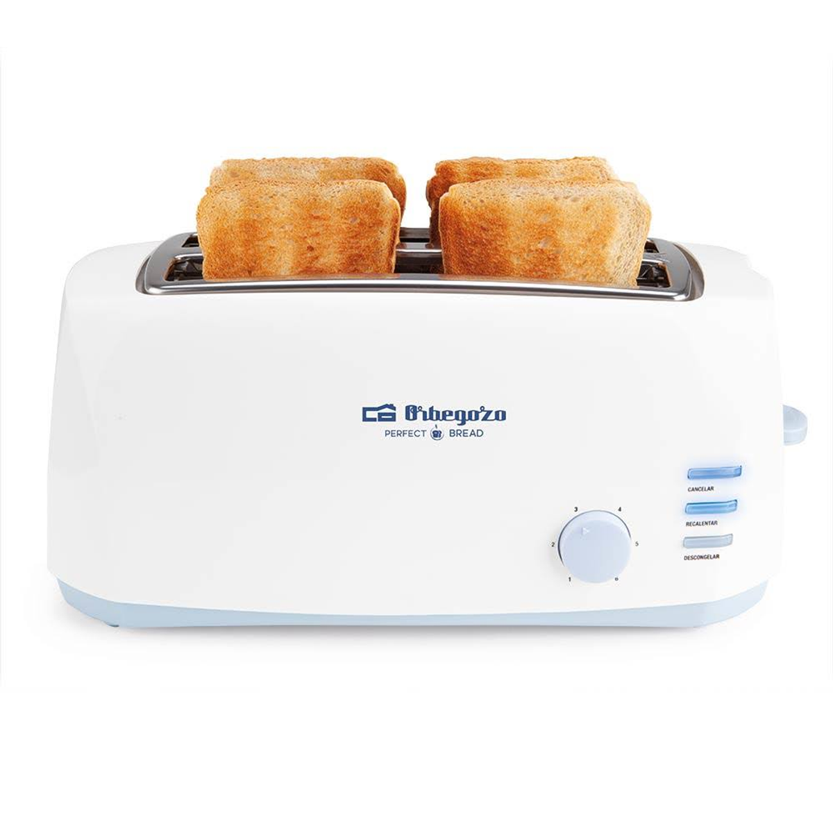 Tostadora blanca con cuatro ranuras. Tuesta pan. Tiene panel de control con botones.