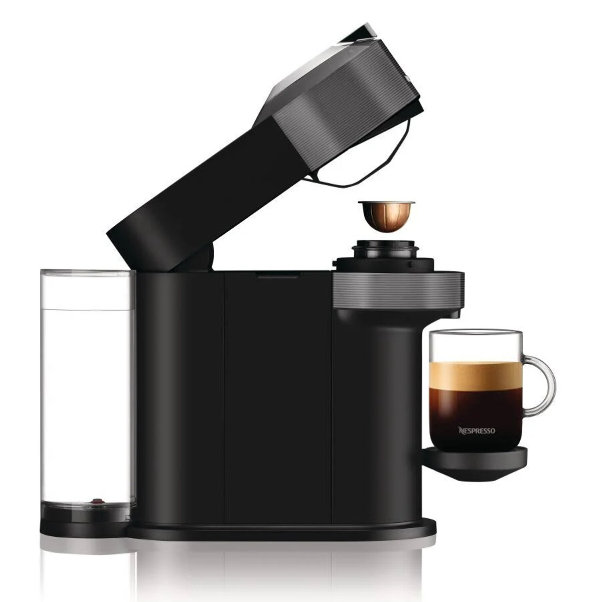 Macchina Nespresso nera con tazza di caffè, capsula e serbatoio dell'acqua.