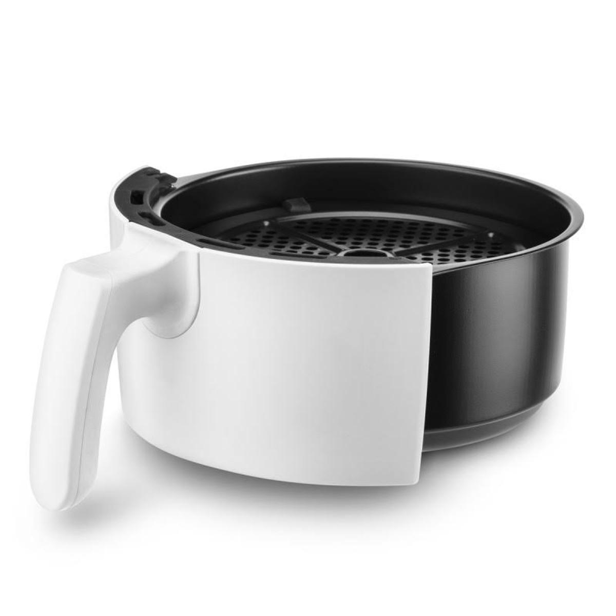 Friggitrice ad aria bianca con cestello nero, maniglia ed esterno bianco. Vista da un'angolazione.