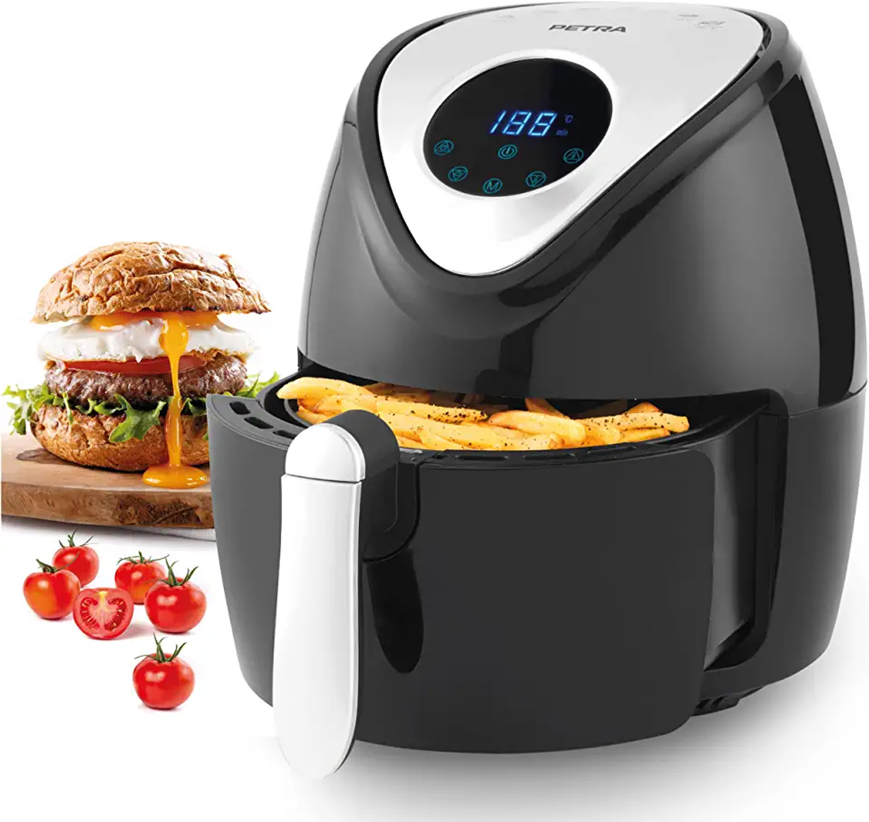 Friggitrice ad aria nera con patatine fritte e pomodori. Burger a sinistra. Sfondo bianco.