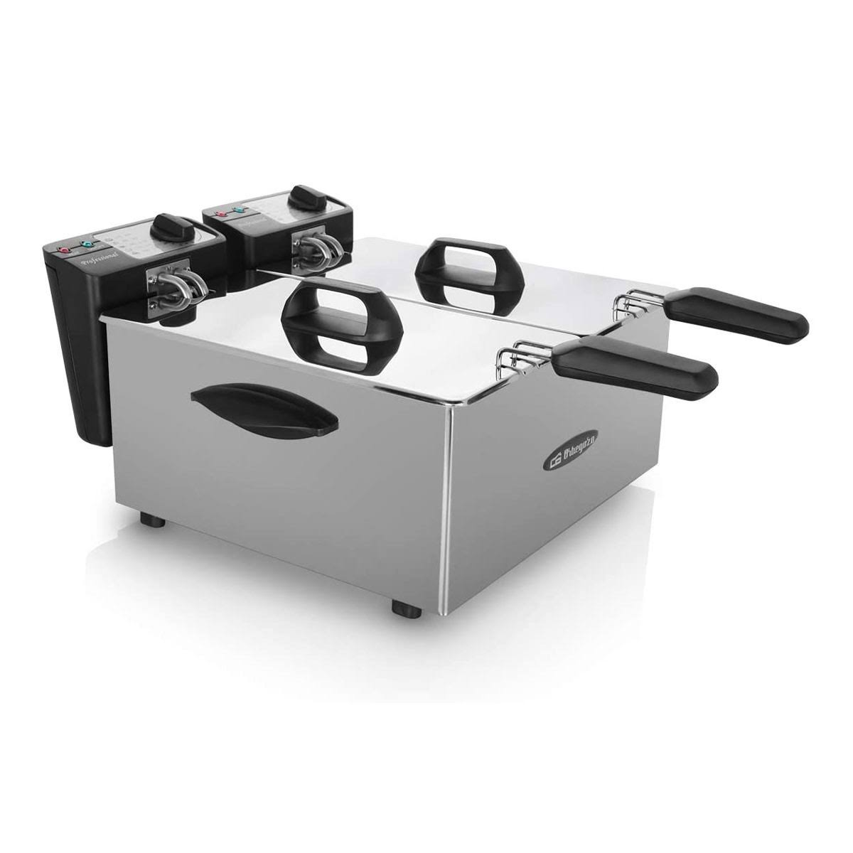 Friggitrice in acciaio inox con due maniglie nere su sfondo bianco.
