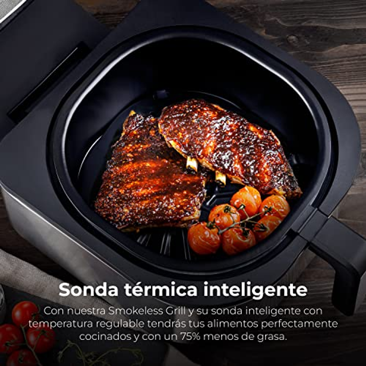 Pişmiş kaburgalar ve domateslerle açık siyah bir hava fritözü. Altta İspanyolca metin.