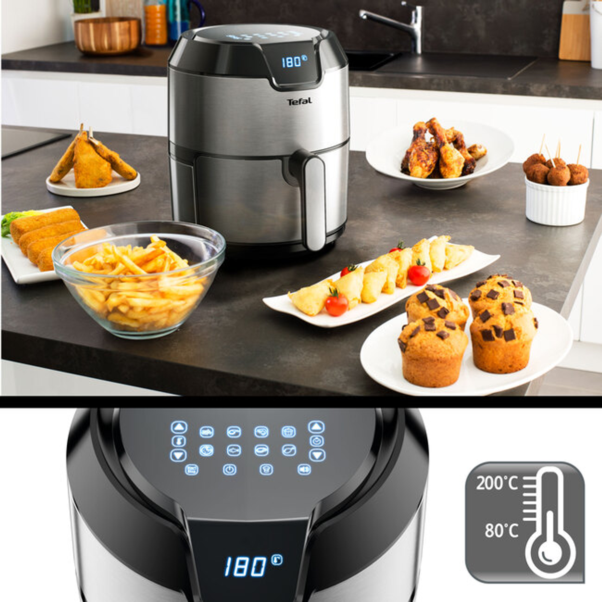 Frytkownica powietrzna z jedzeniem, w tym frytkami, kurczakiem i babeczkami, na blacie.