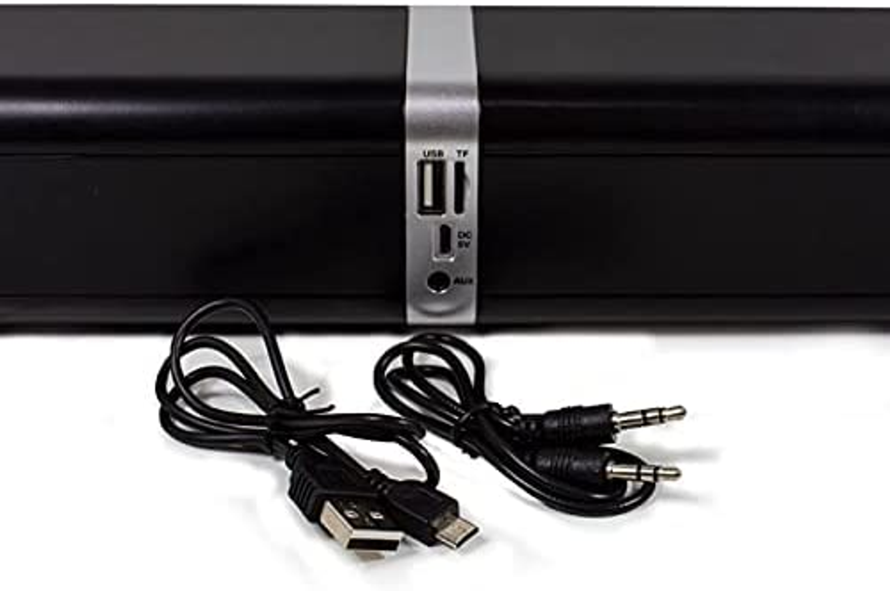 Czarny soundbar z portami USB, TF, DC i AUX oraz kablami.