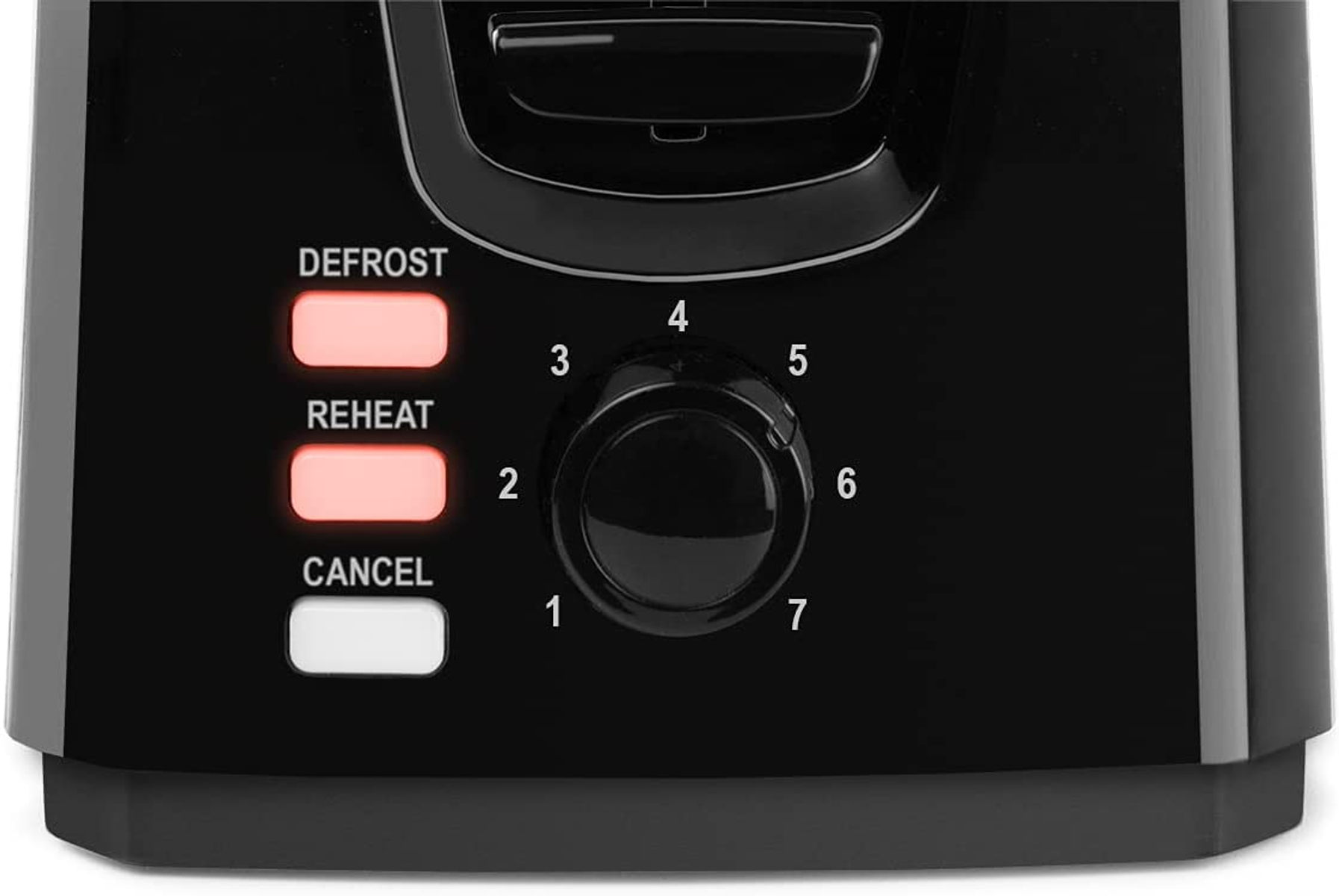 Zbliżenie czarnego tostera z podświetlanymi przyciskami. Przycisk rozmrażania, podgrzewania są podświetlone i pokrętło.