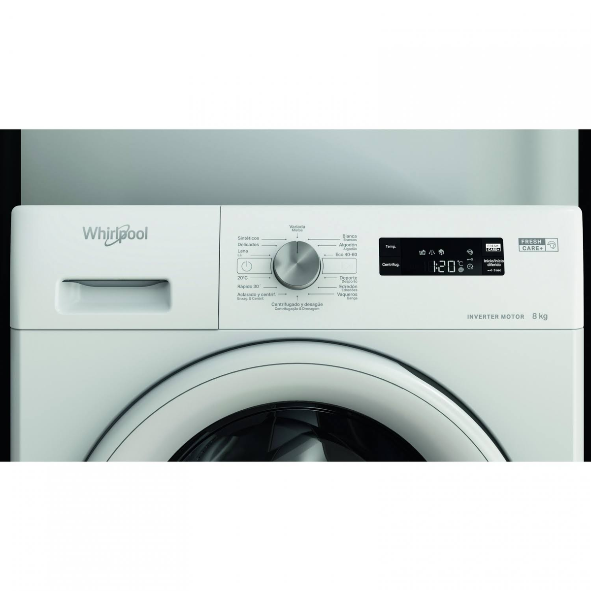 Primer plano del panel de control de una lavadora Whirlpool blanca, que muestra ajustes y una pantalla digital.