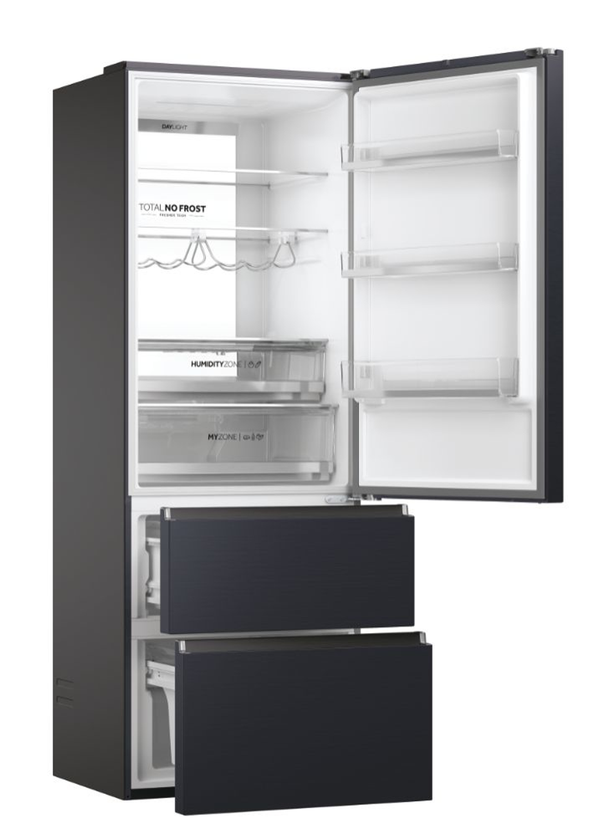 Un refrigerador negro con puertas abiertas, que muestra estantes, cajones y varios elementos en su interior.