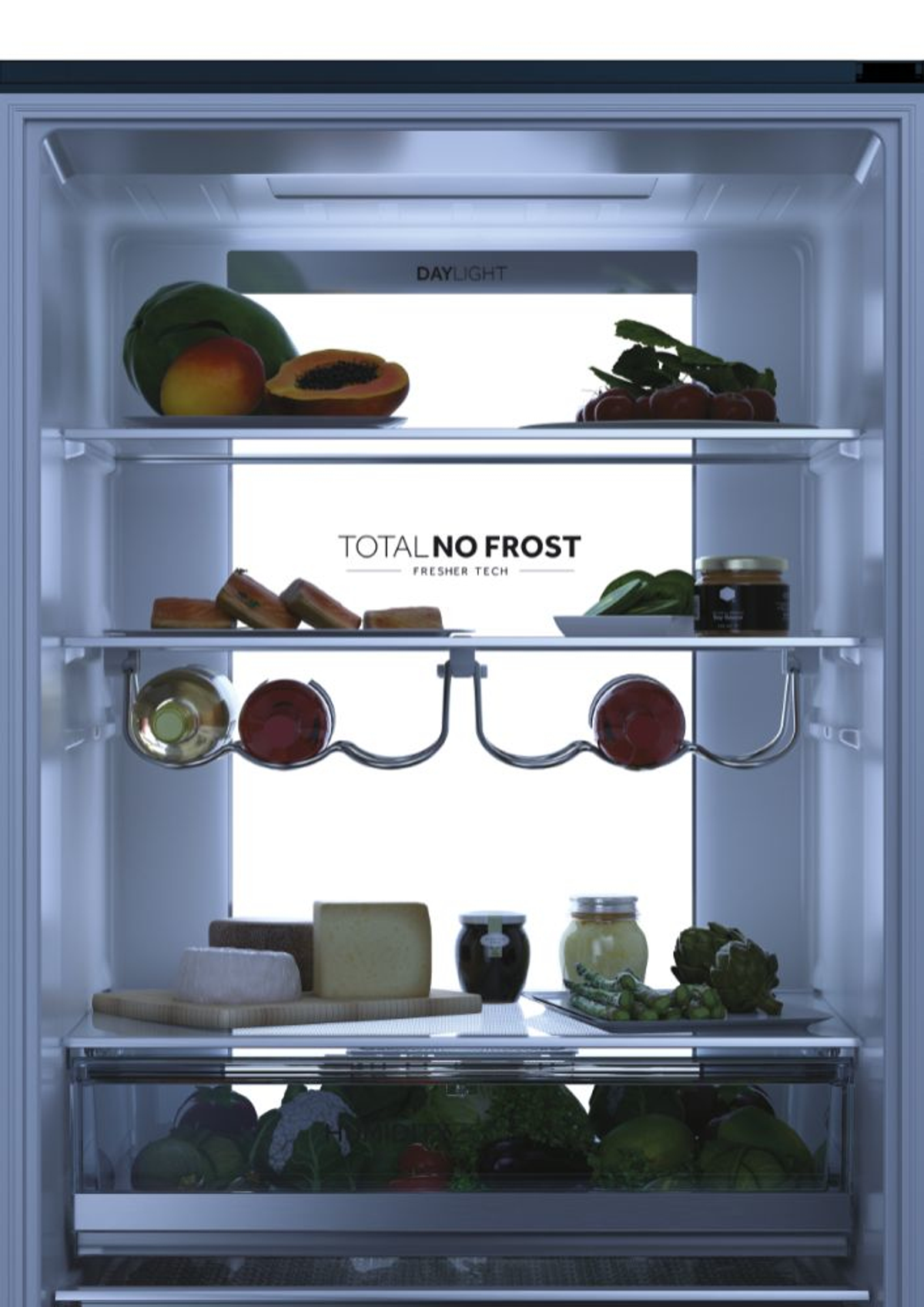 Refrigerador Hisense blanco alto con base negra y una pegatina Hisense FIFA World Cup.
