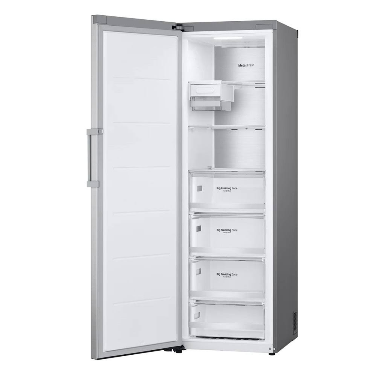 Un refrigerador alto con puerta abierta, mostrando estantes y cajones. Mayormente plateado.