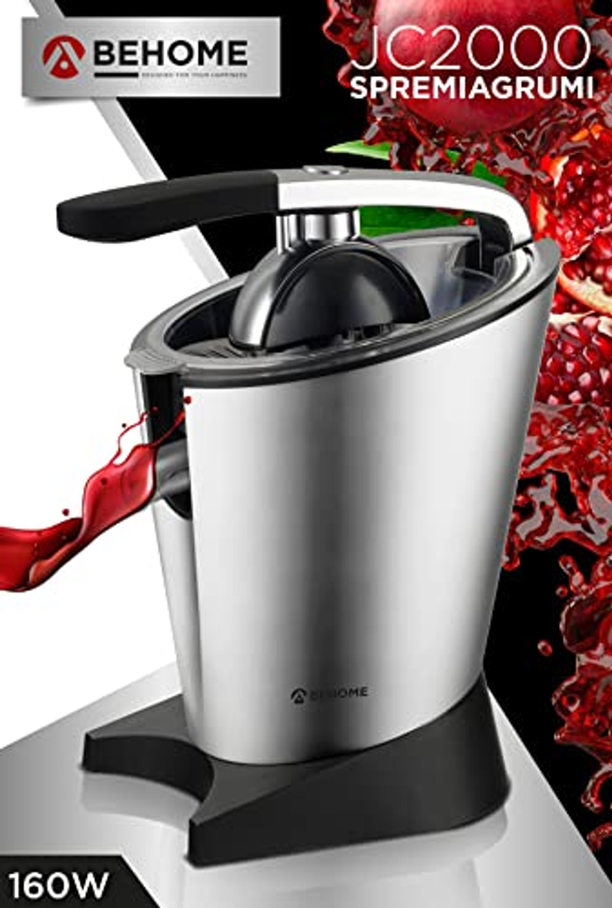 Uno spremiagrumi argento e nero con succo rosso che esce dal beccuccio.