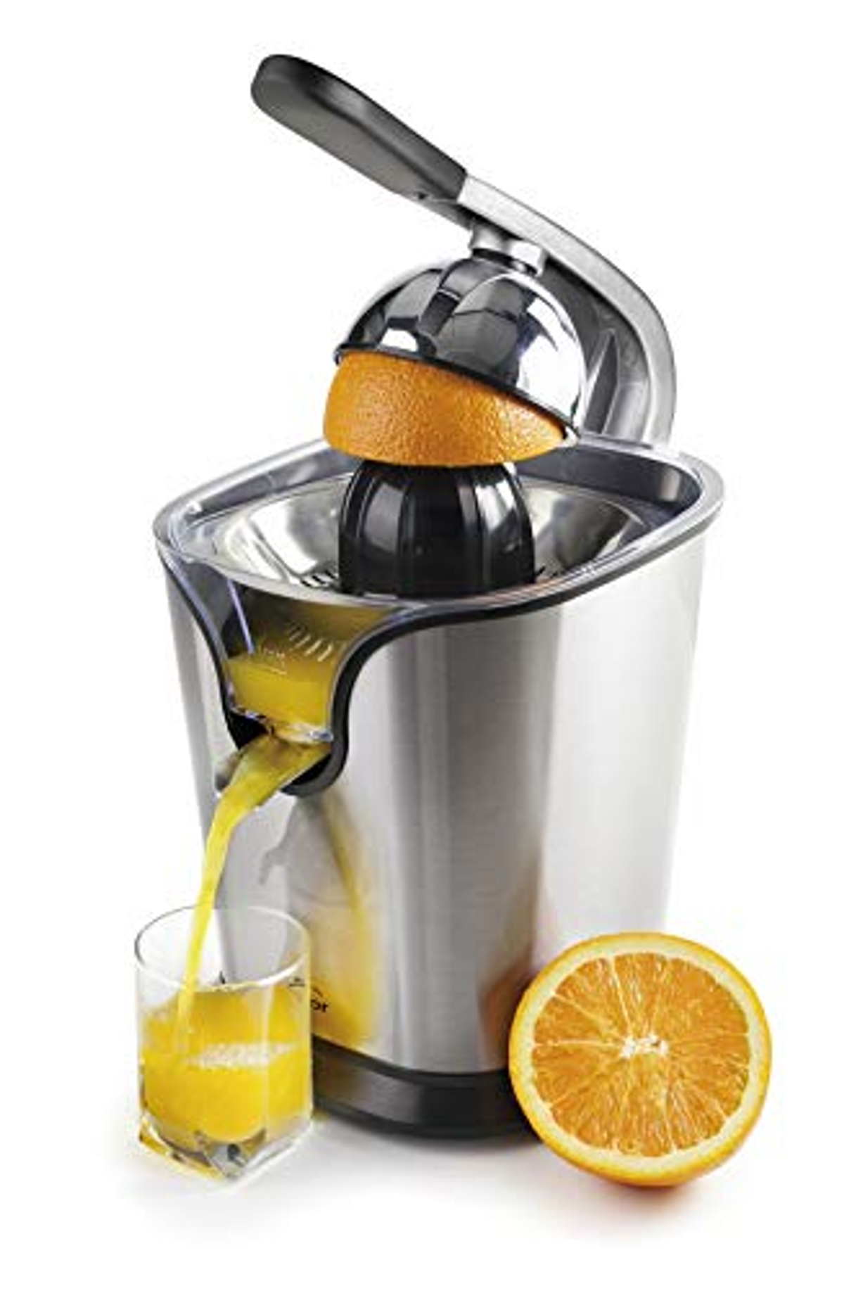 Exprimidor eléctrico de acero inoxidable con una naranja, vertiendo jugo en un vaso.
