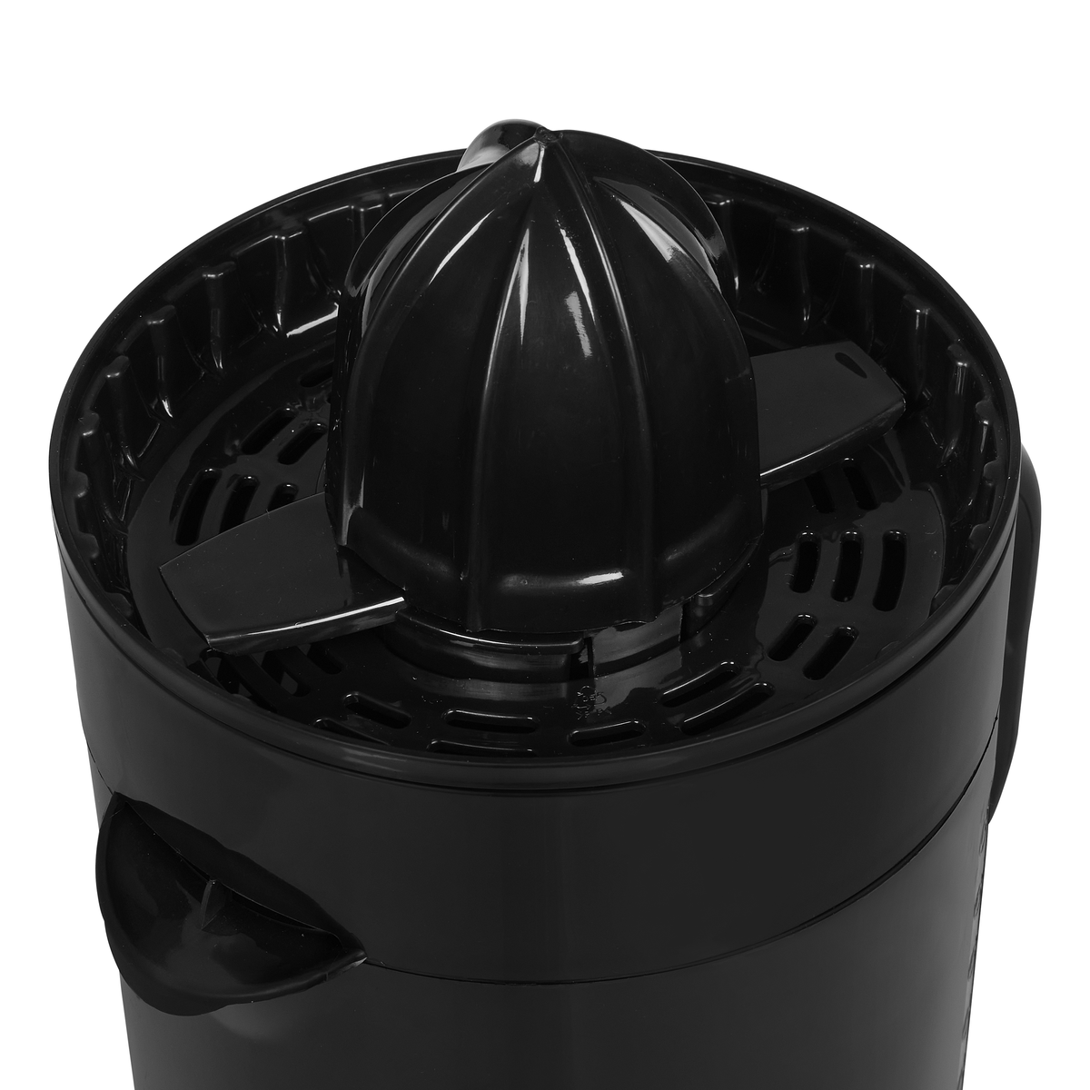 Czarna wyciskarka do soku z żebrowanym, stożkowym wierzchem i okrągłą podstawą z żebrowanym wnętrzem.