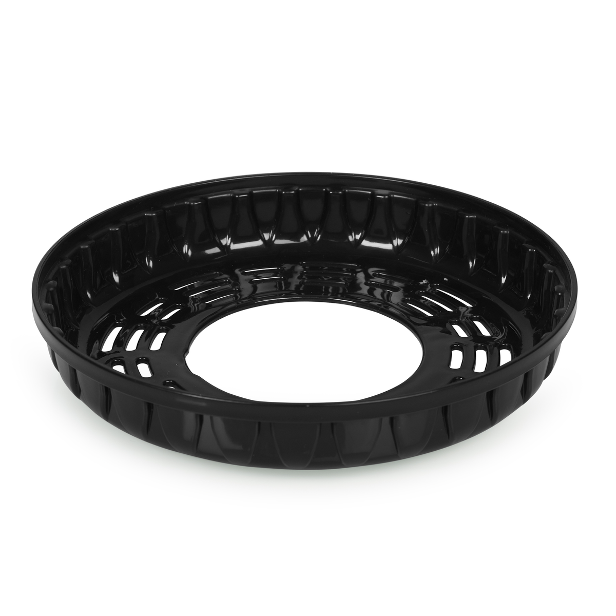 Czarna plastikowa okrągła taca. Perforowana z centralnym otworem, błyszcząca powierzchnia, białe tło.