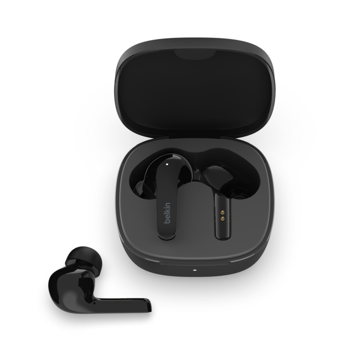 Auricolari wireless neri in custodia di ricarica, più un auricolare. Sfondo bianco.