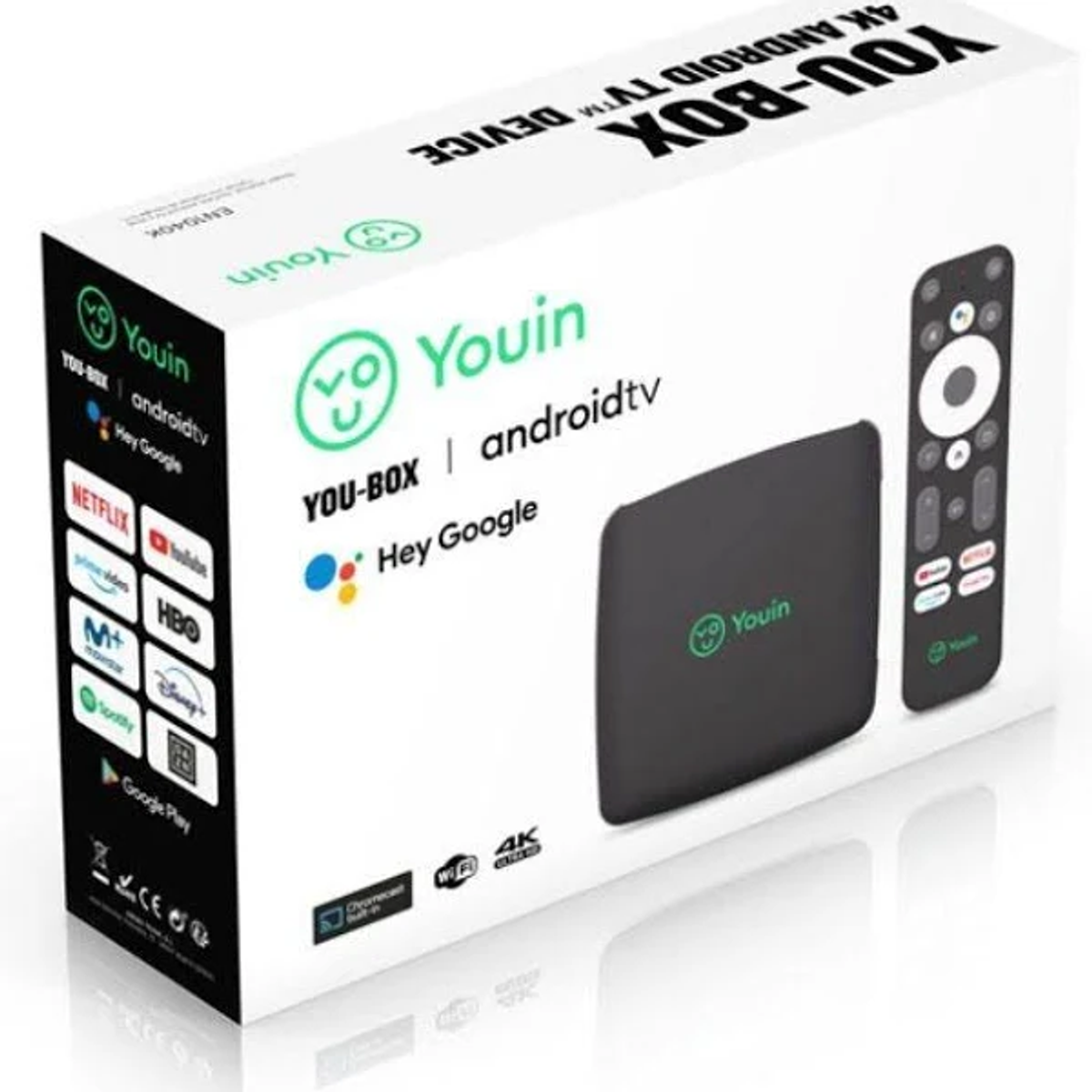 Una scatola bianca con testo e loghi. Ha un dispositivo TV Android nero con un telecomando.
