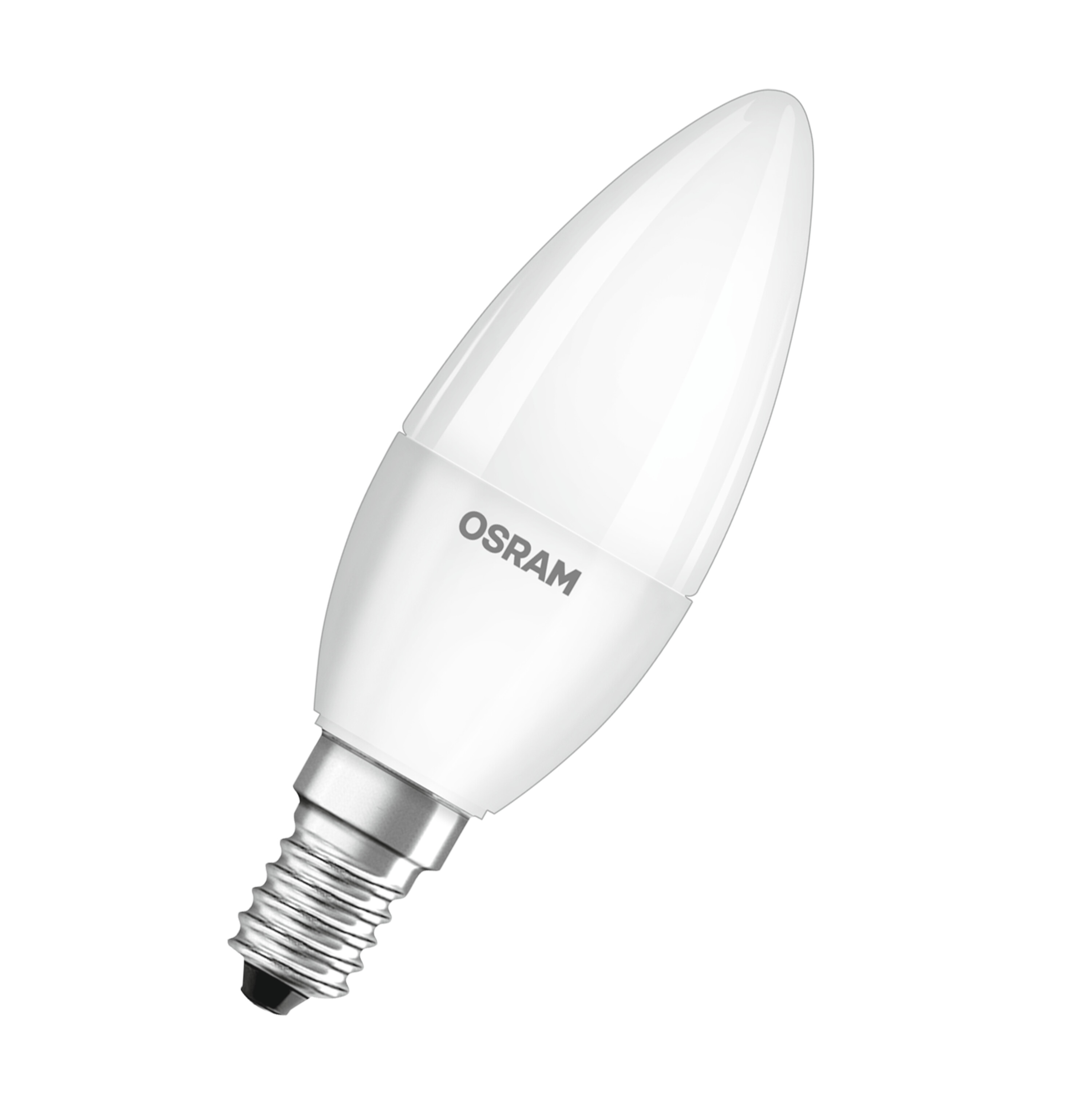 Weiße LED-Kerzenlampe mit silbernem Sockel und OSRAM-Logo. Der Hintergrund ist weiß.