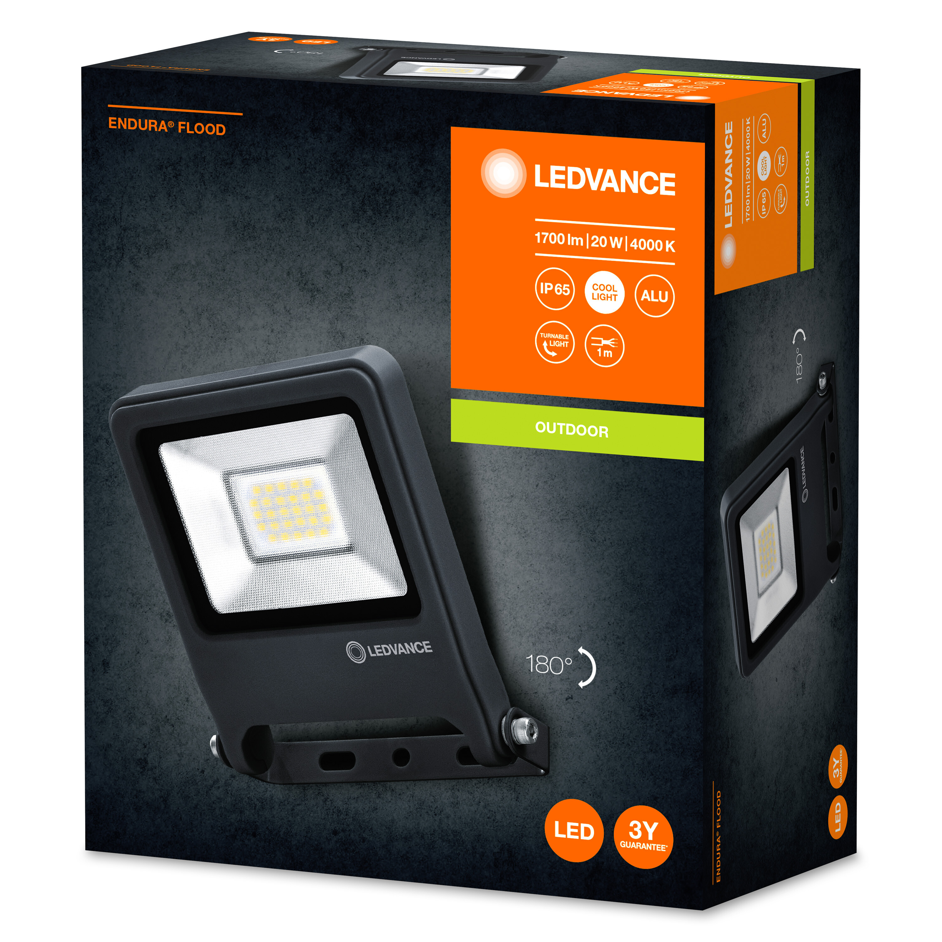 Ein schwarzer LED-Flutlichtstrahler in einer Box, mit Produktinformationen.