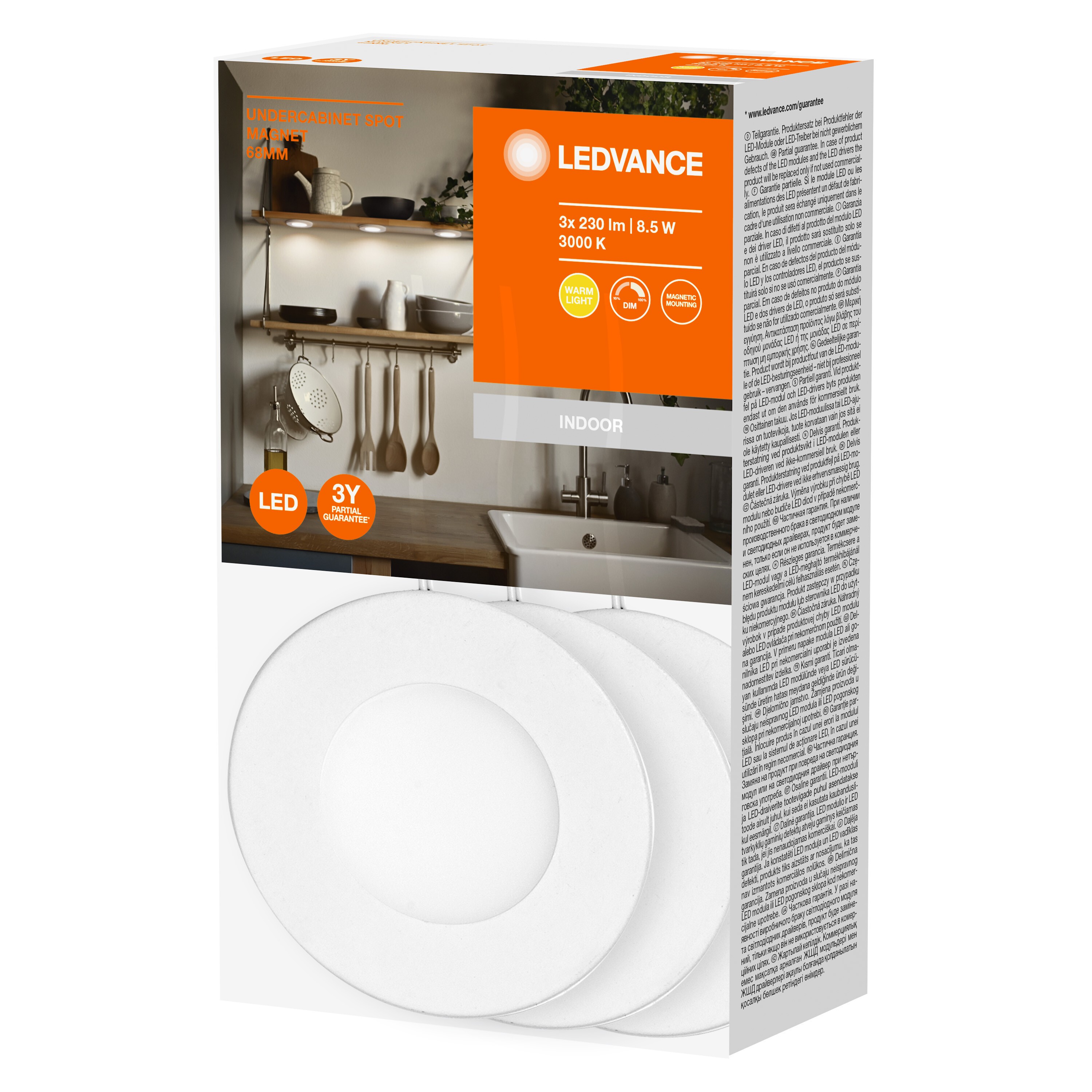 Eine weiße LEDVANCE-Leuchtenbox. Sie zeigt eine Leuchte mit einem Holzregal und Küchenartikeln.