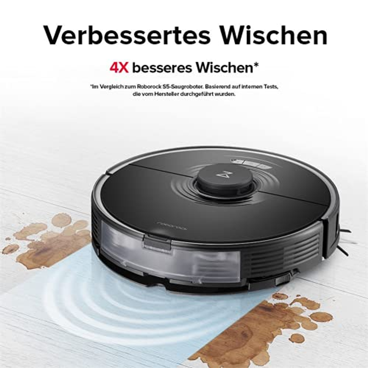 Czarny odkurzacz robot na drewnianej podłodze z plamami wody i tekstem powyżej.