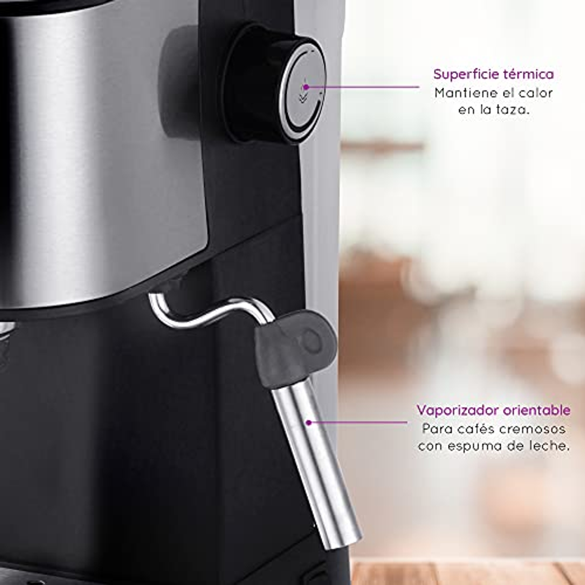 Primer plano de una máquina de espresso, destacando la lanza de vapor y el control de temperatura.