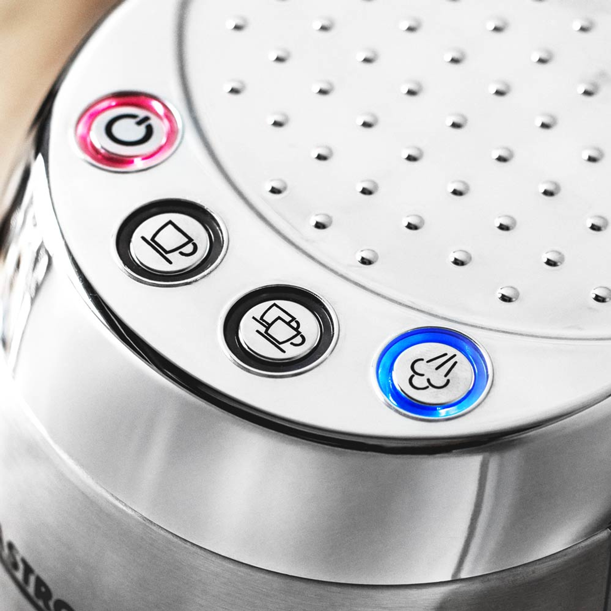 Zbliżenie przycisków ekspresu do kawy. Włącznik, filiżanka i para są podświetlone.