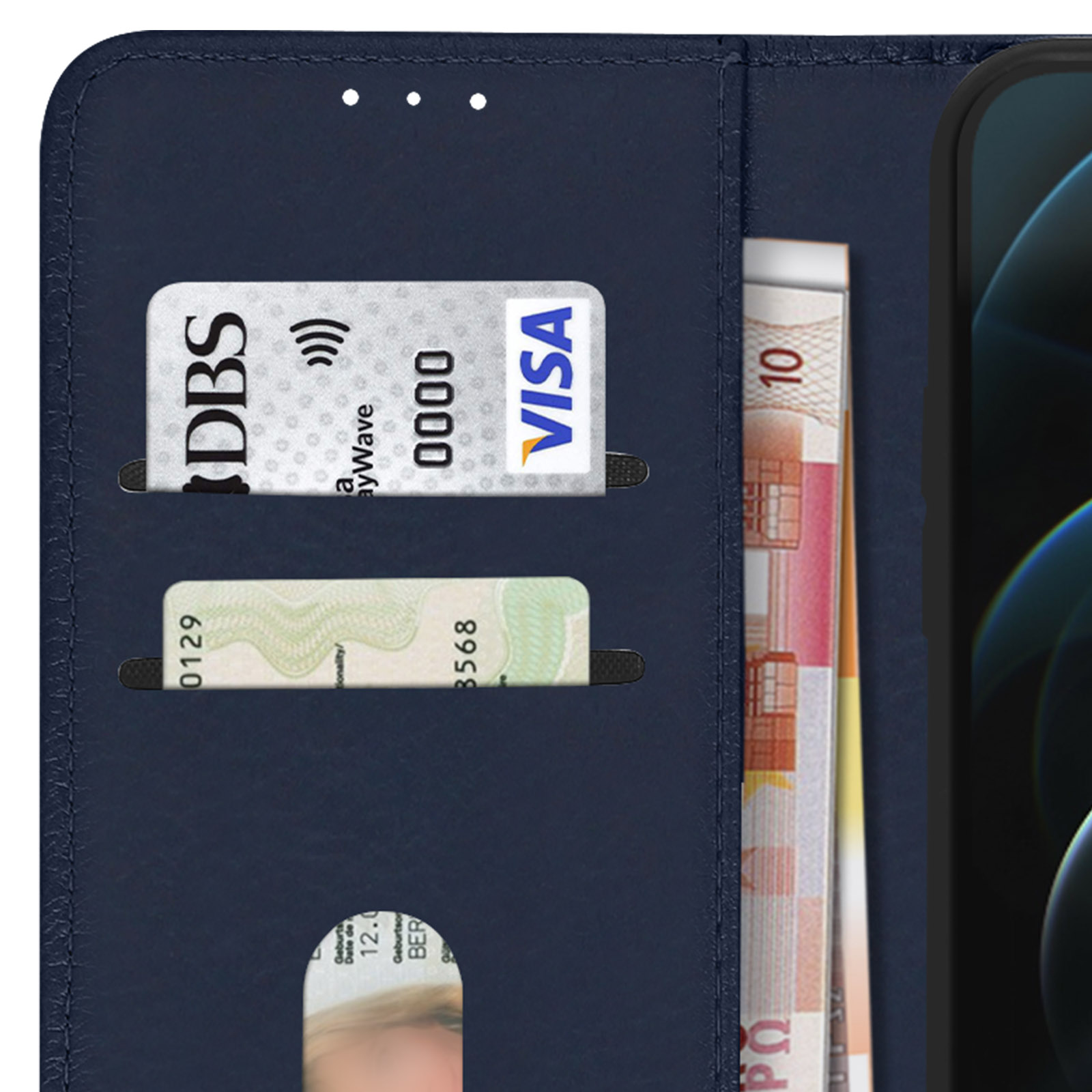 Een portemonnee met creditcards en geld erin.
