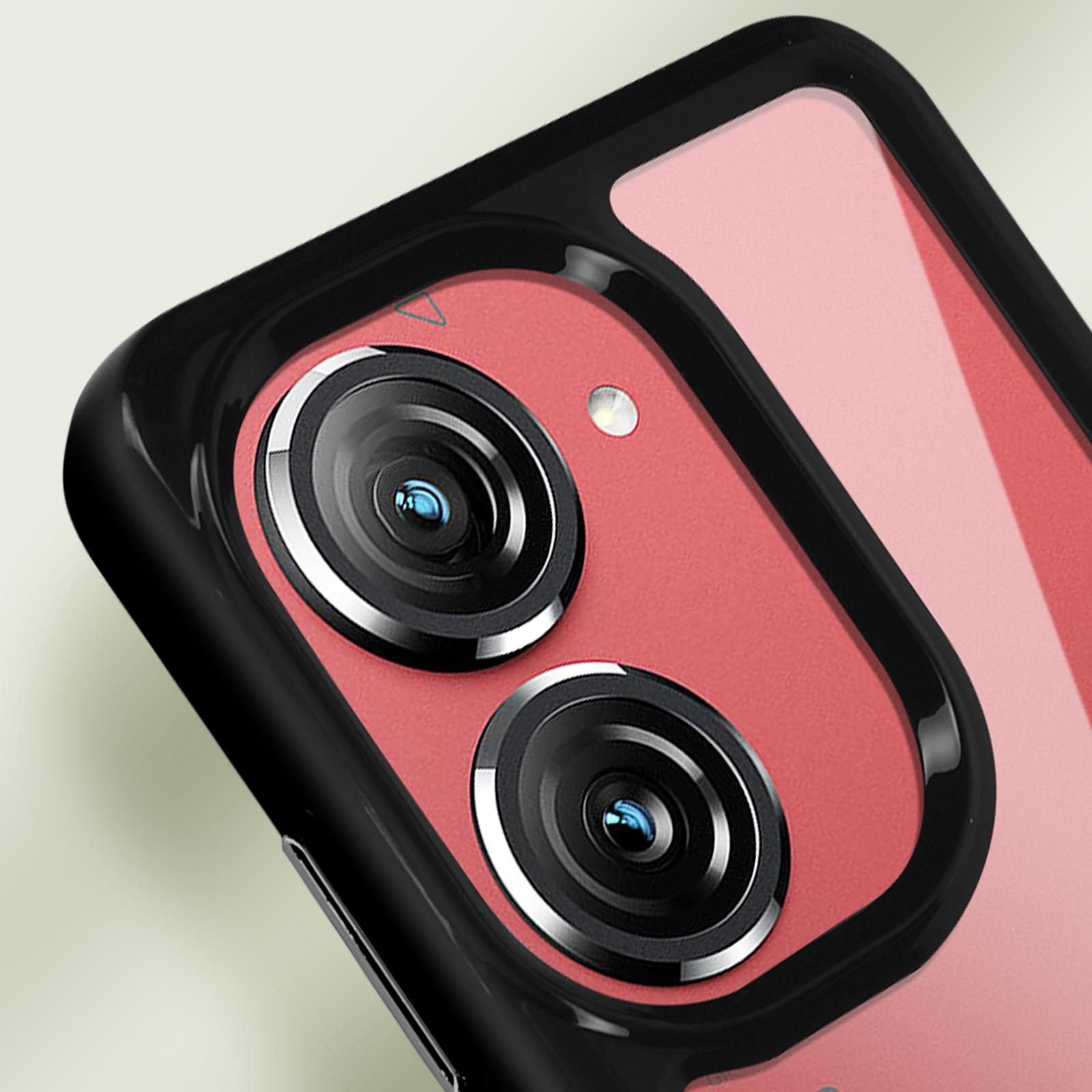 Smartphone cameralenzen, close-up. Zwart frame, roze achtergrond, twee lenzen met blauwe reflecties.