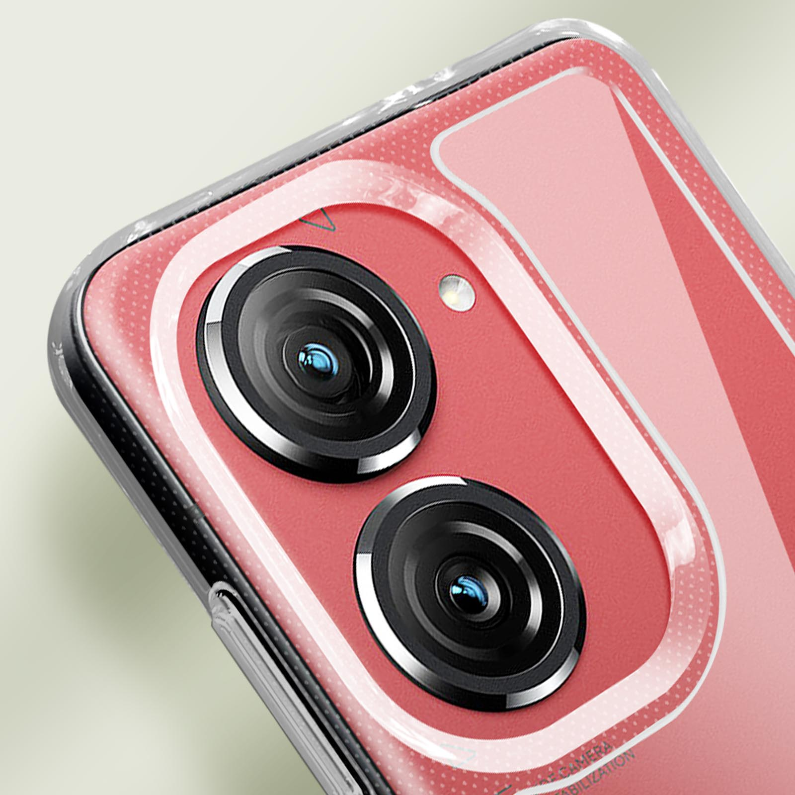 Primo piano delle fotocamere del telefono in una custodia rosa.