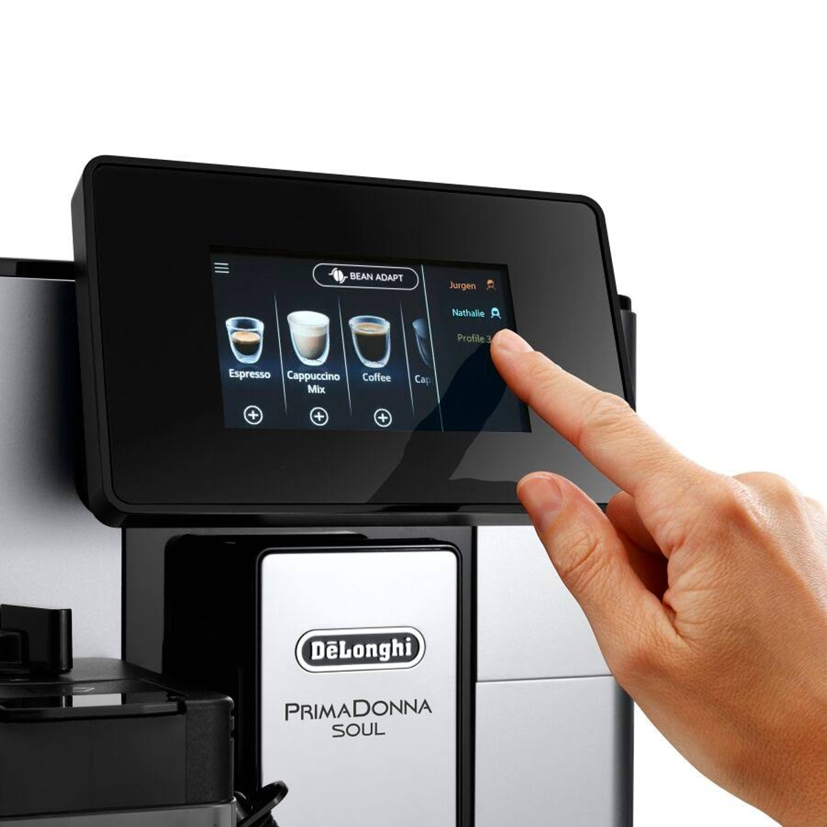 Una mano tocca lo schermo di una macchina da caffè con touchscreen.