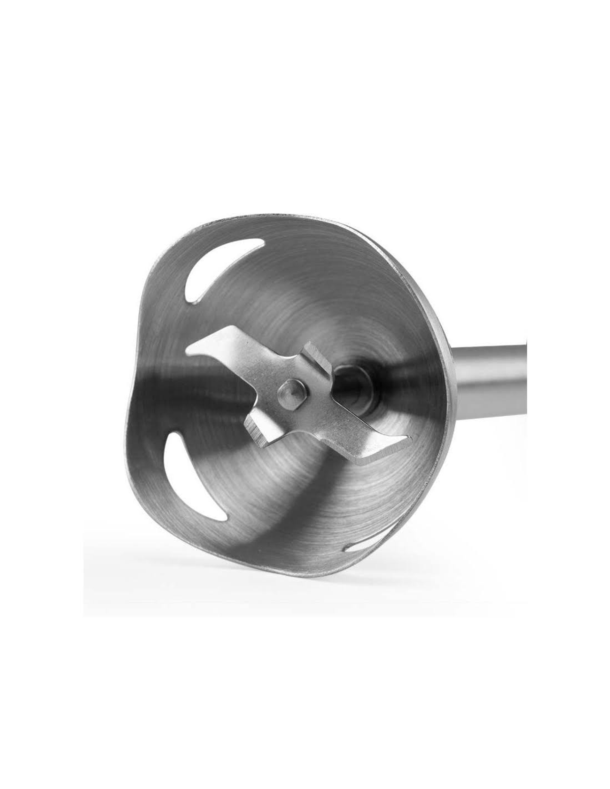 Primer plano de la cuchilla de una batidora de inmersión. Cuchilla de acero inoxidable con protector curvo y tres óvalos.