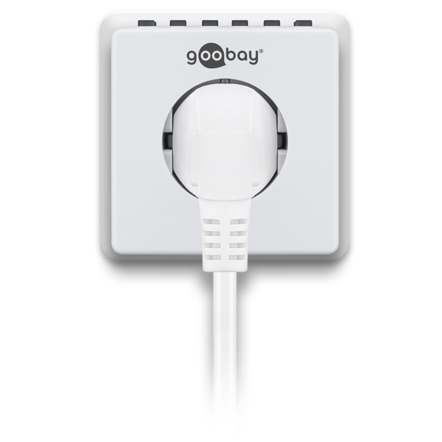 Weiße Goobay Steckdose mit eingestecktem Stecker. Sie hat ein einfaches, klares Design.