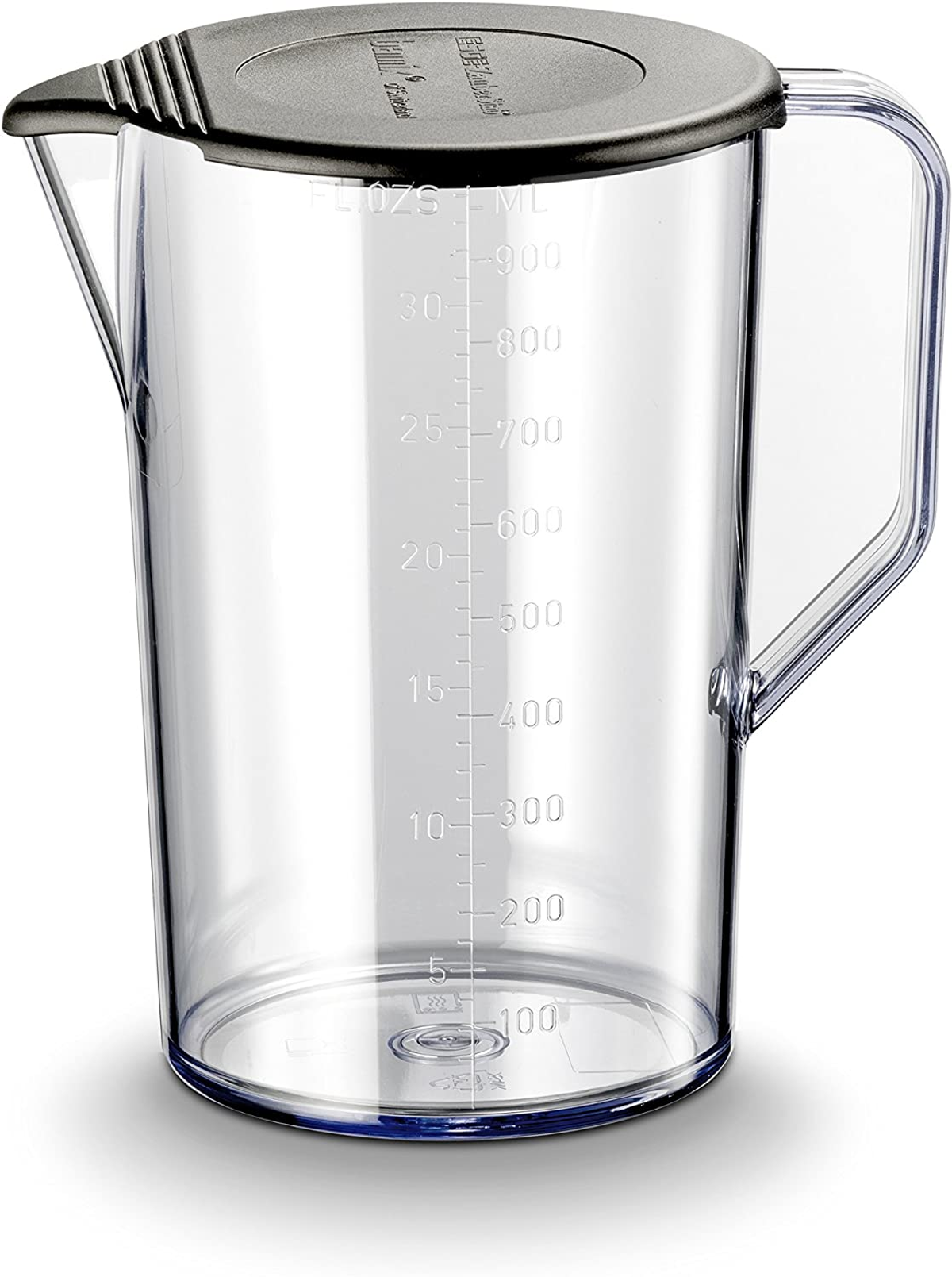 Un misurino trasparente con coperchio nero. Ha segni per i millilitri.