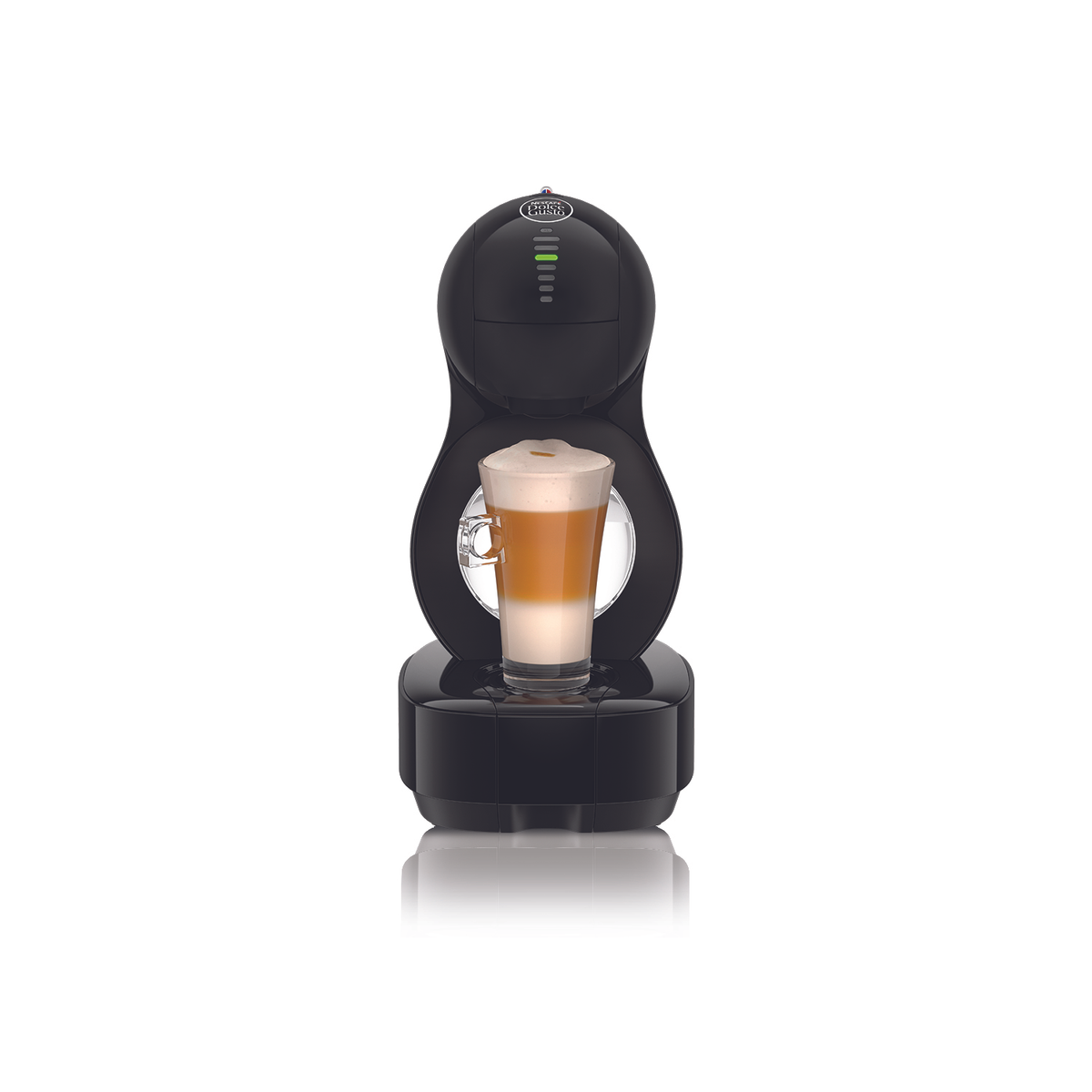 Máquina de café negra con un latte en un vaso, fondo blanco.
