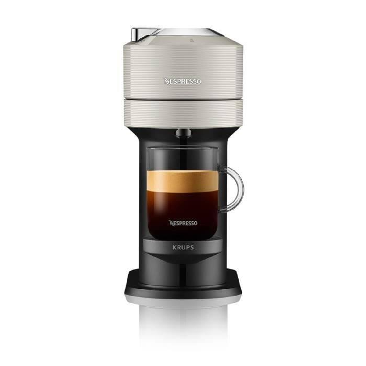 Una macchina da caffè Nespresso argento e bianca con una tazza di caffè.