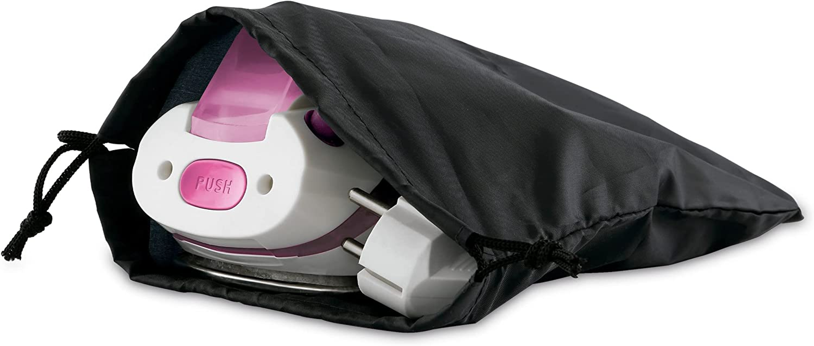 Weißes und rosa Bügeleisen in einer schwarzen Tasche mit Kordelzug. Der Stecker ist auch sichtbar.