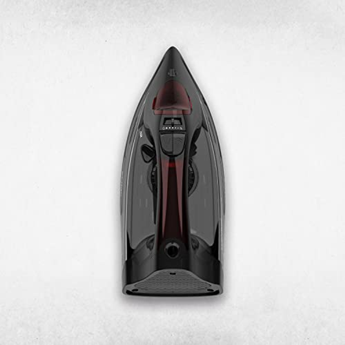 Plancha negra. Vista superior. Acentos rojos sobre cuerpo negro. Fondo claro.