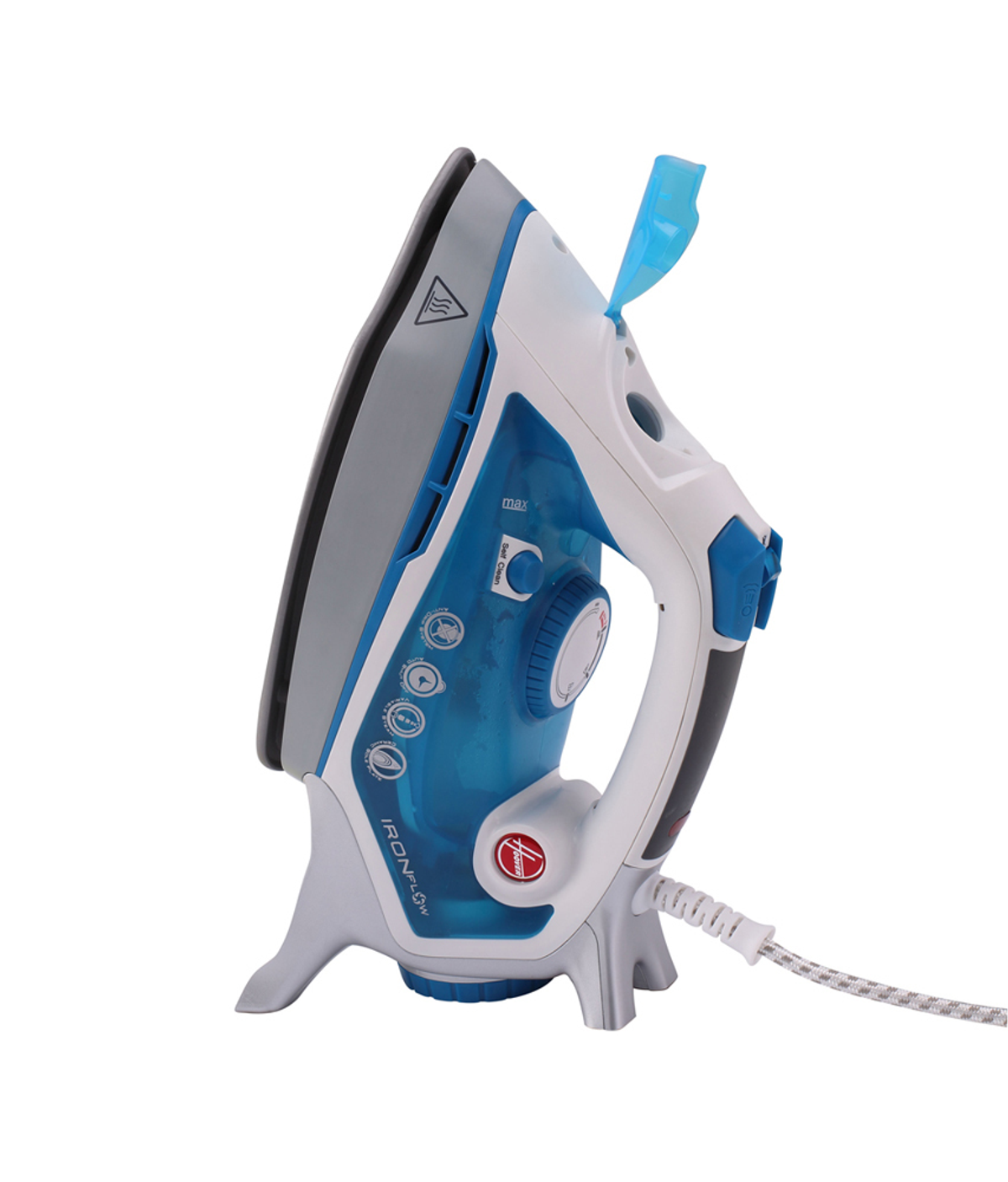 Ferro da stiro blu e bianco con serbatoio dell'acqua e cavo di alimentazione, sfondo bianco.