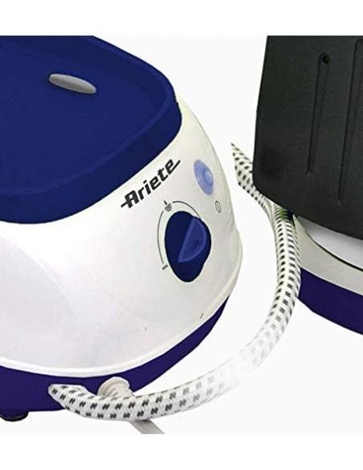 Una plancha de vapor blanca y azul con un dial azul. La marca 'Ariete' está en la plancha.