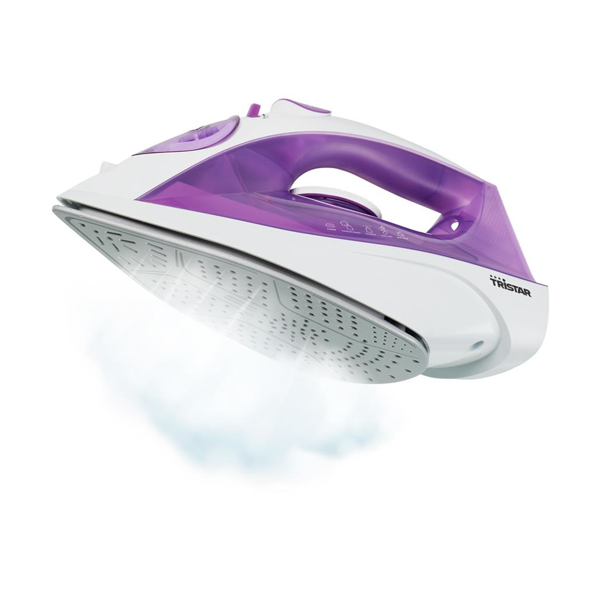Plancha blanca y morada con vapor saliendo de la suela. Fondo blanco.
