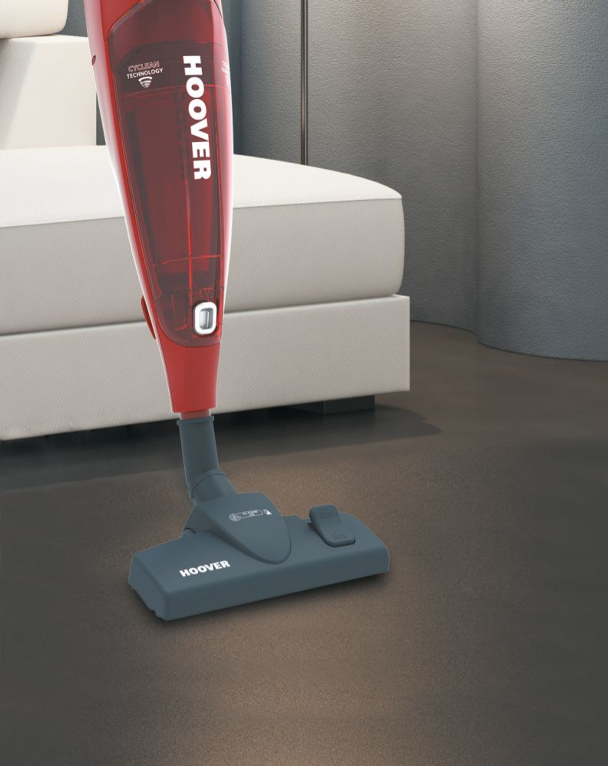 Un aspirapolvere Hoover rosso è su un pavimento marrone. La testa è grigio scuro.