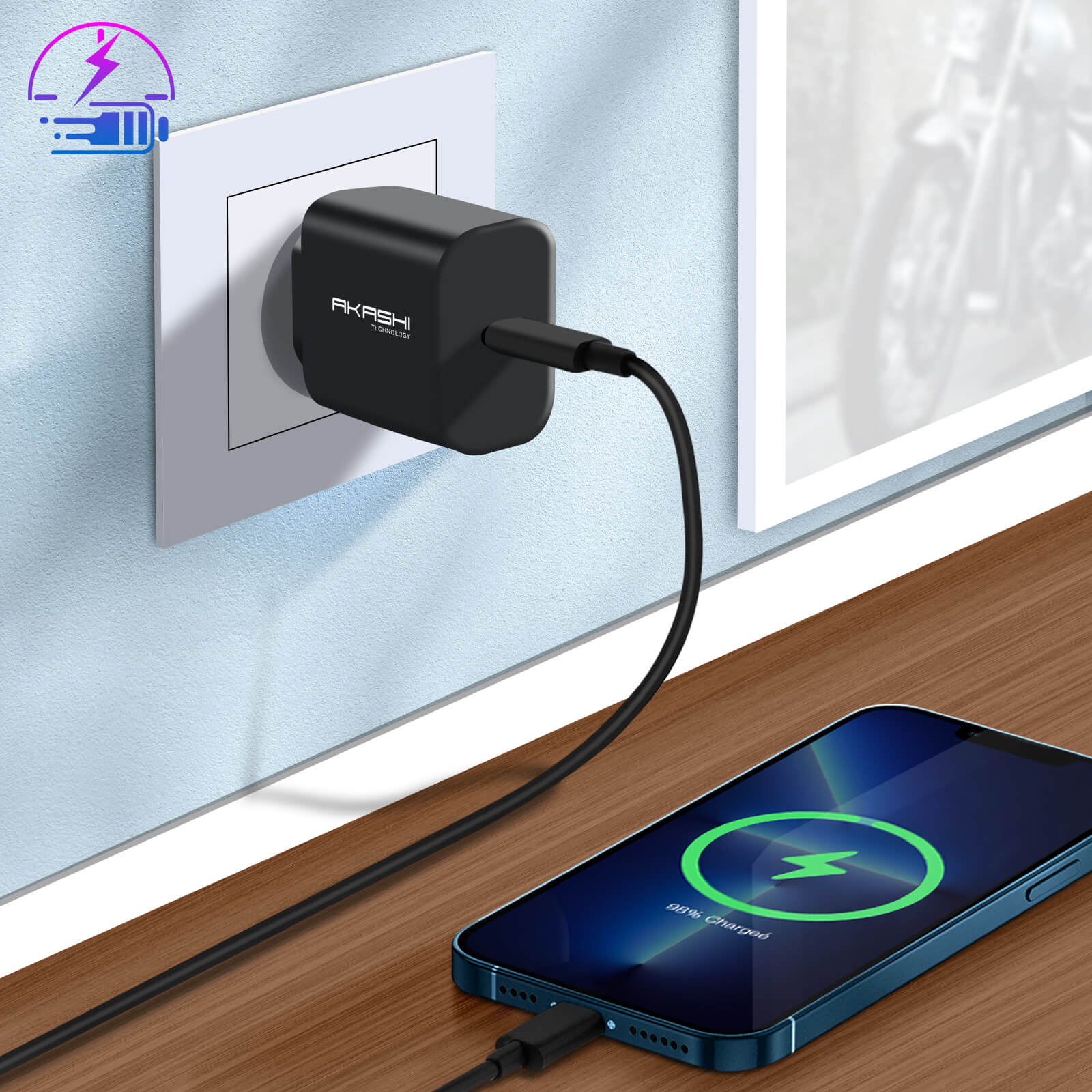 Un caricabatterie per telefono nero collegato a una presa a muro con un telefono in carica.