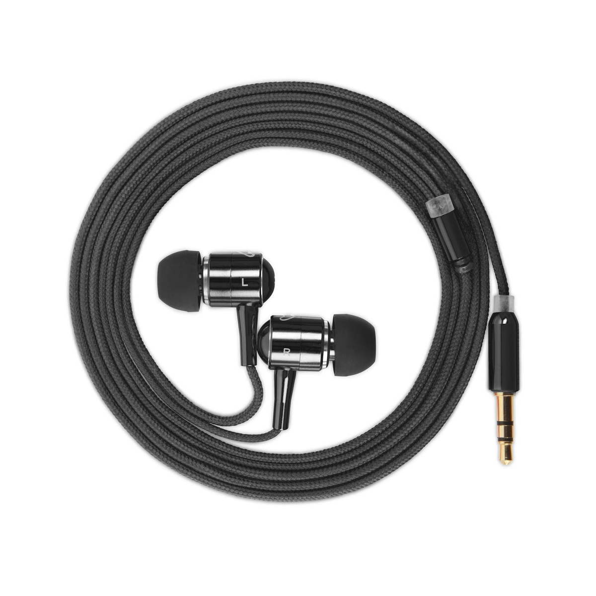 Oortelefoons met een zwarte kabel, opgerold. De oortelefoons staan op een witte achtergrond.