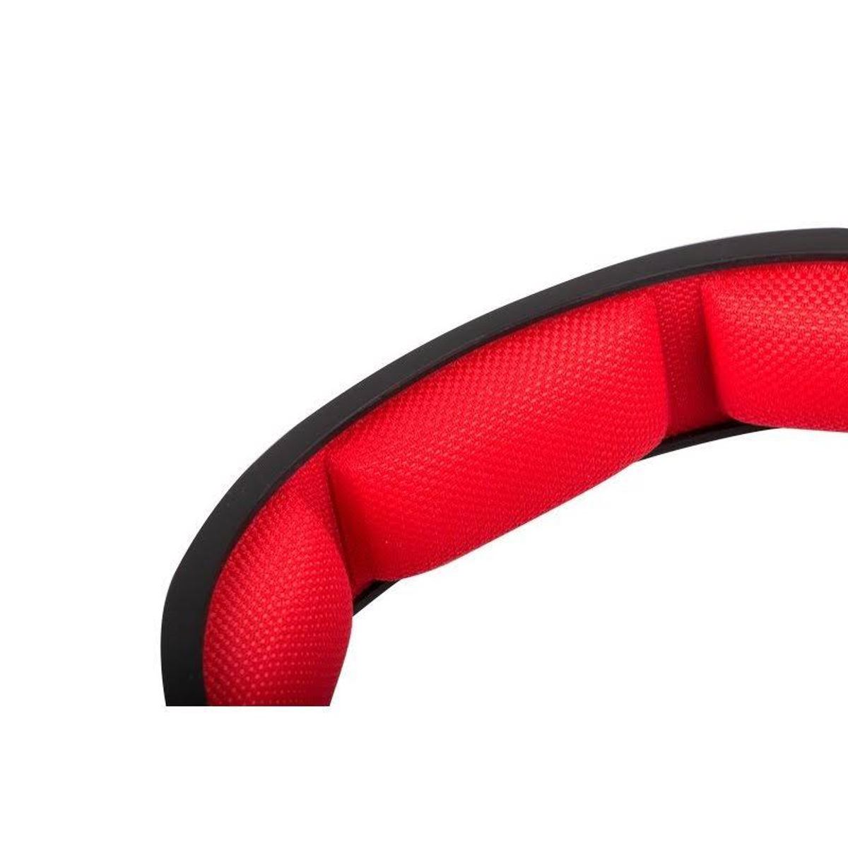 Imbottitura rossa su una fascia nera, ripresa ravvicinata.