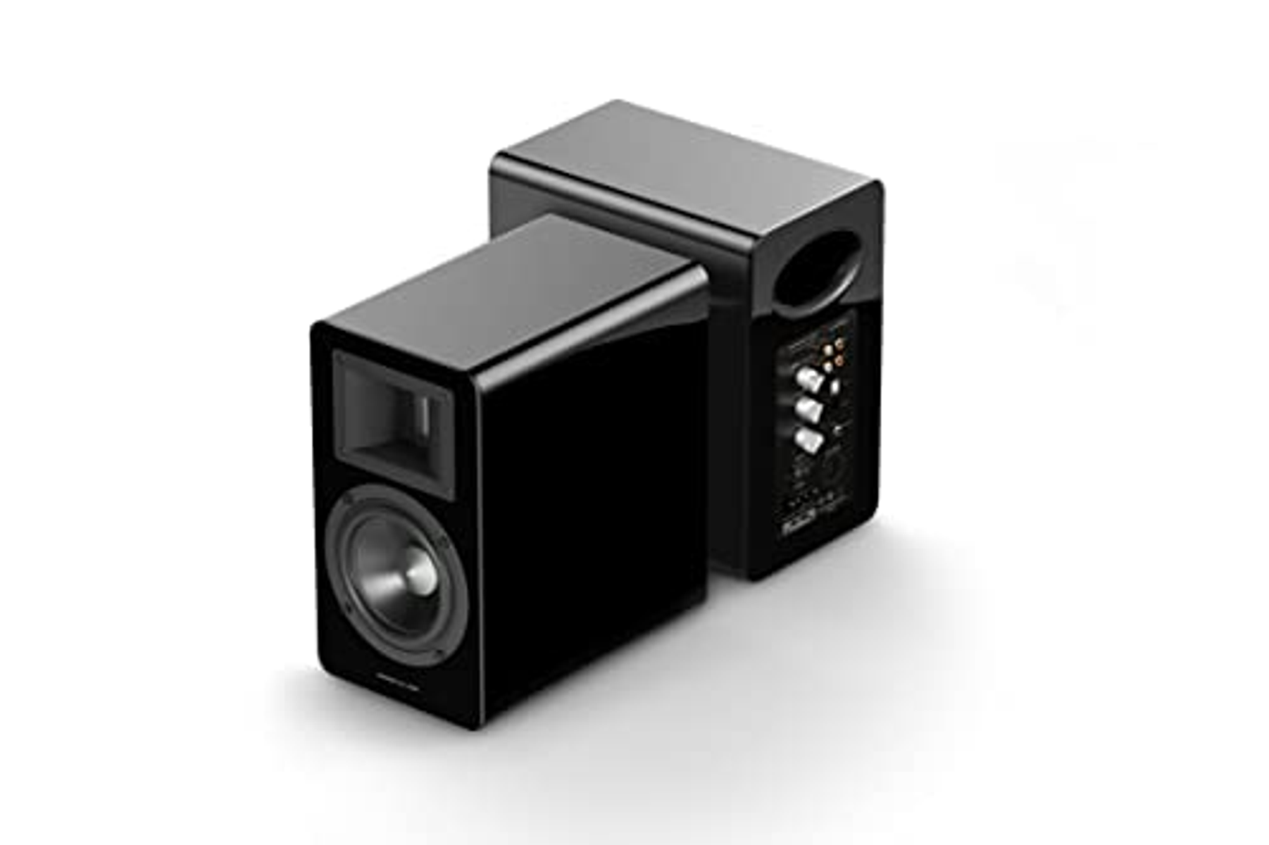 Dwa czarne głośniki na białym tle. Jeden głośnik jest skierowany do widza.