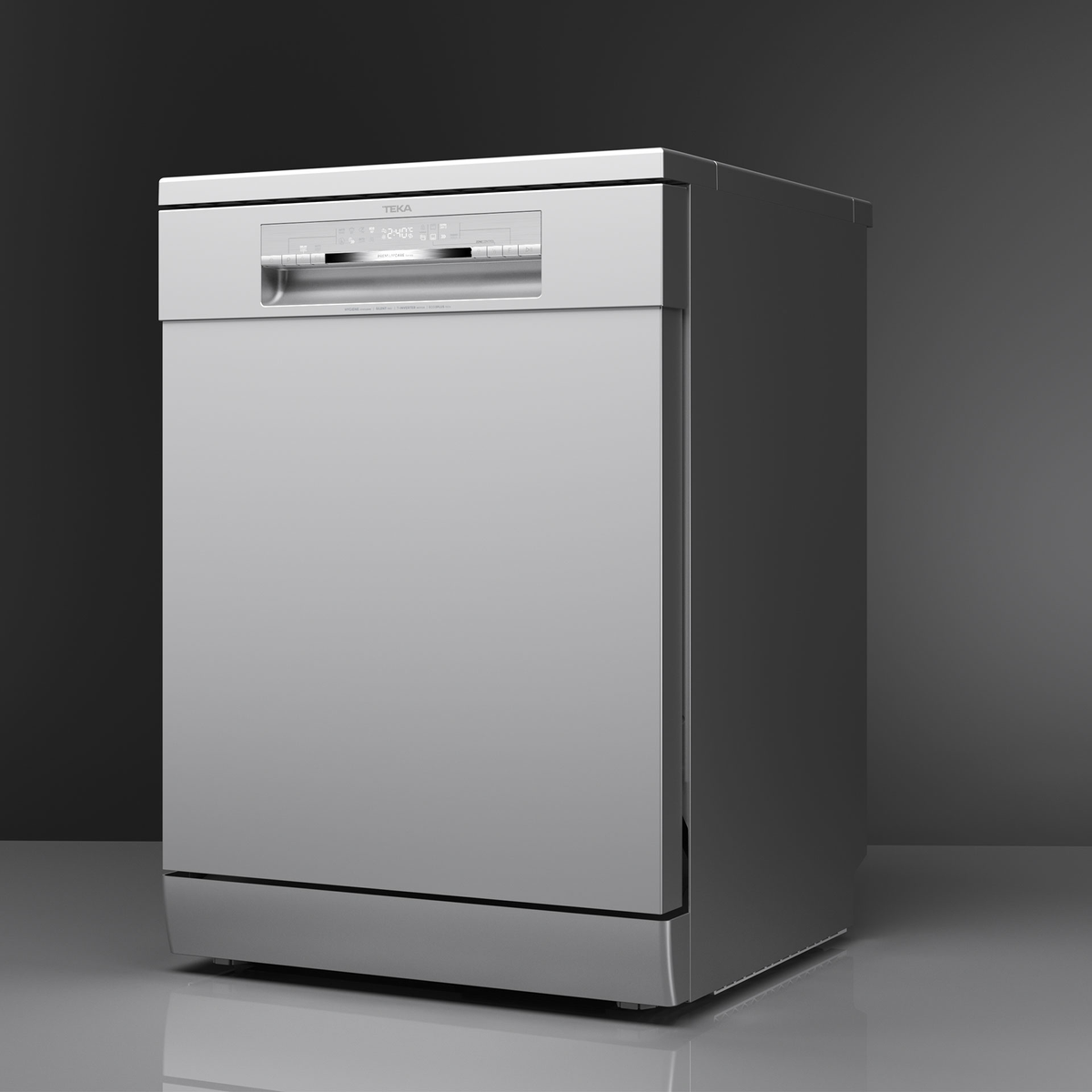 Lavavajillas plateado, marca TEKA, con pantalla digital. El electrodoméstico está sobre una superficie gris.